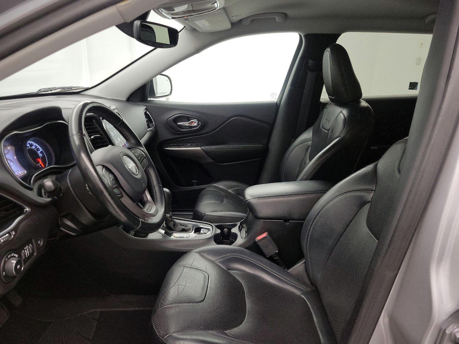 Thumbnail: 2019 Jeep Cherokee - 11