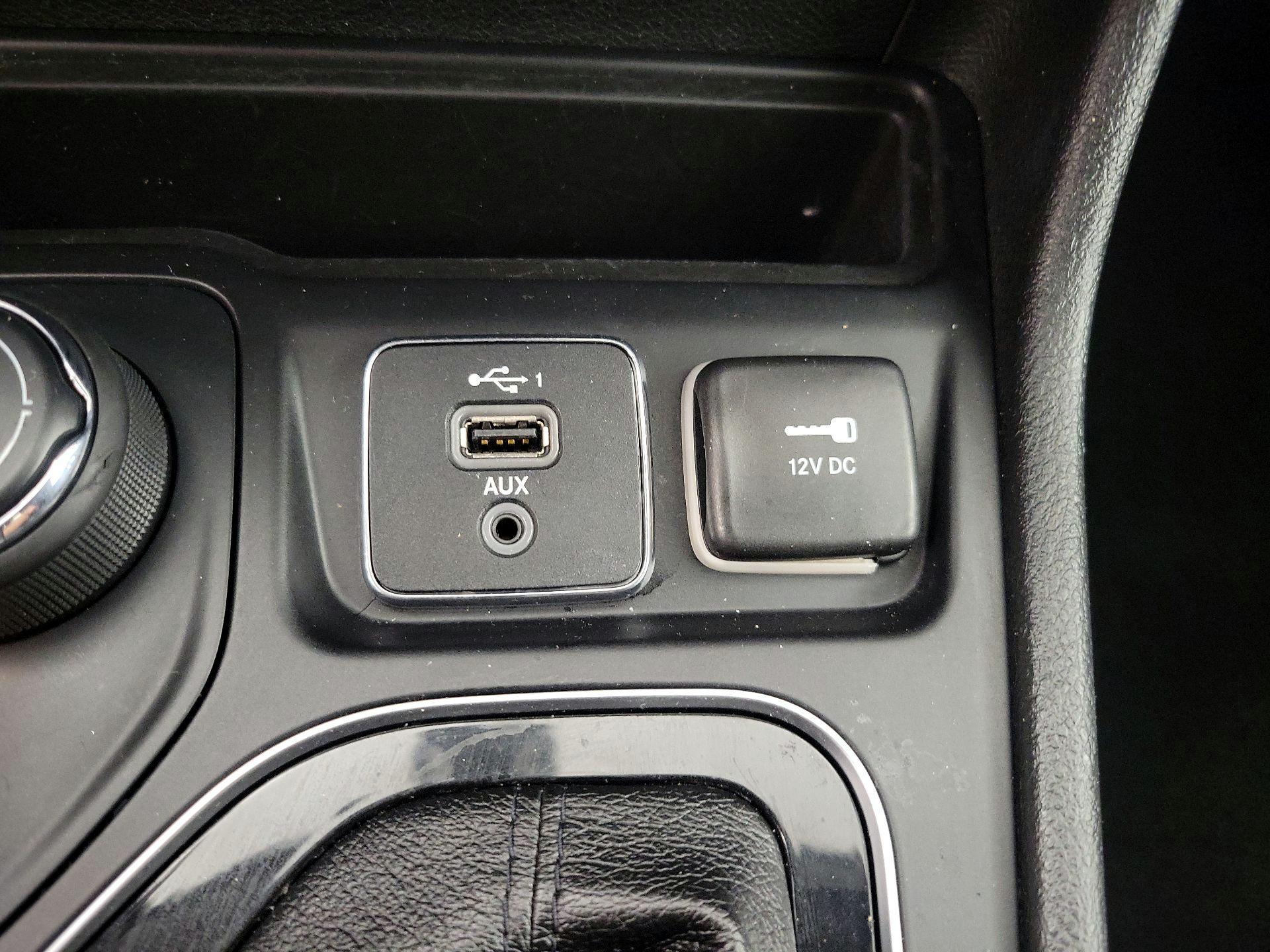 Thumbnail: 2019 Jeep Cherokee - 18