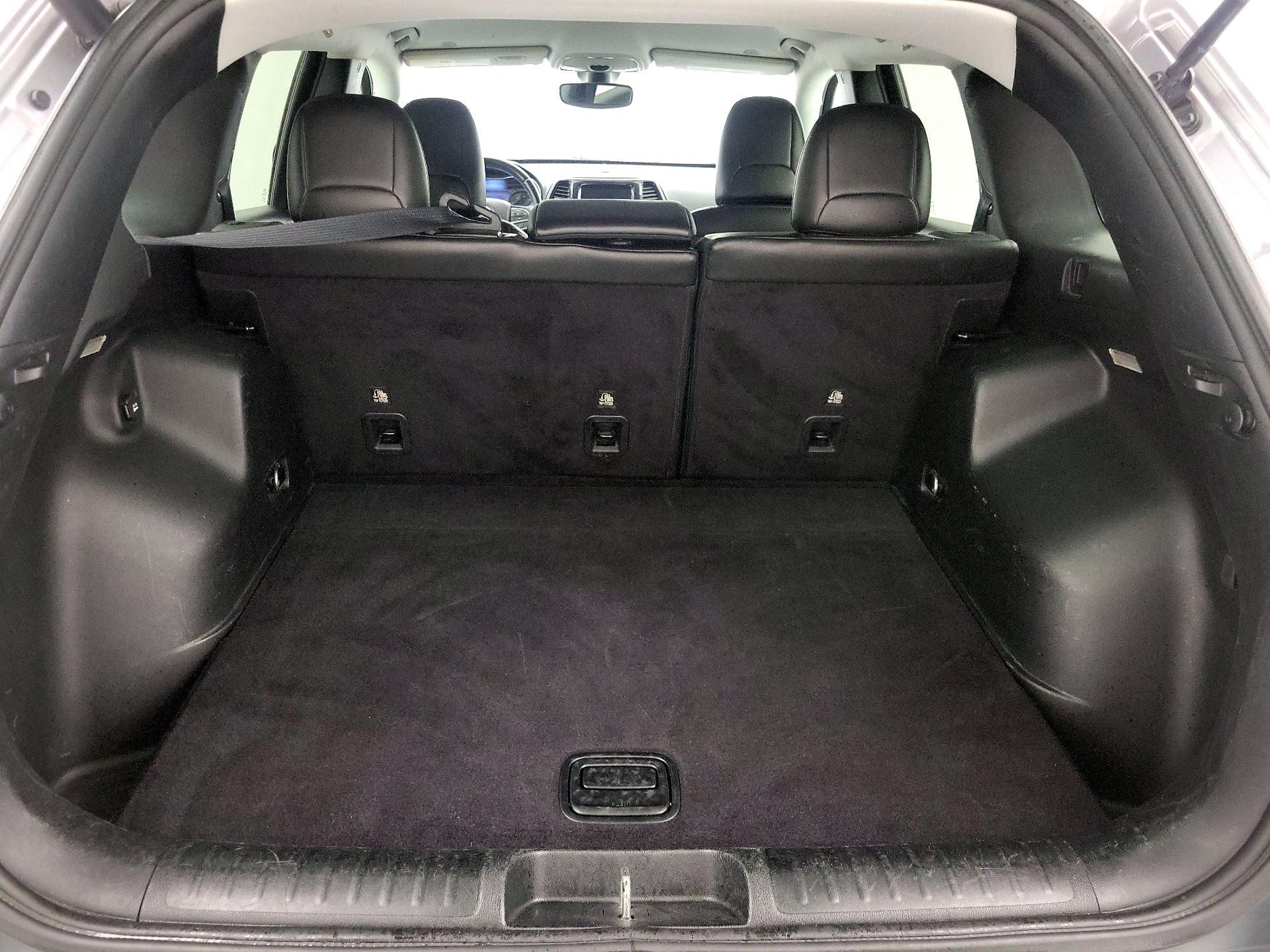 Thumbnail: 2019 Jeep Cherokee - 20