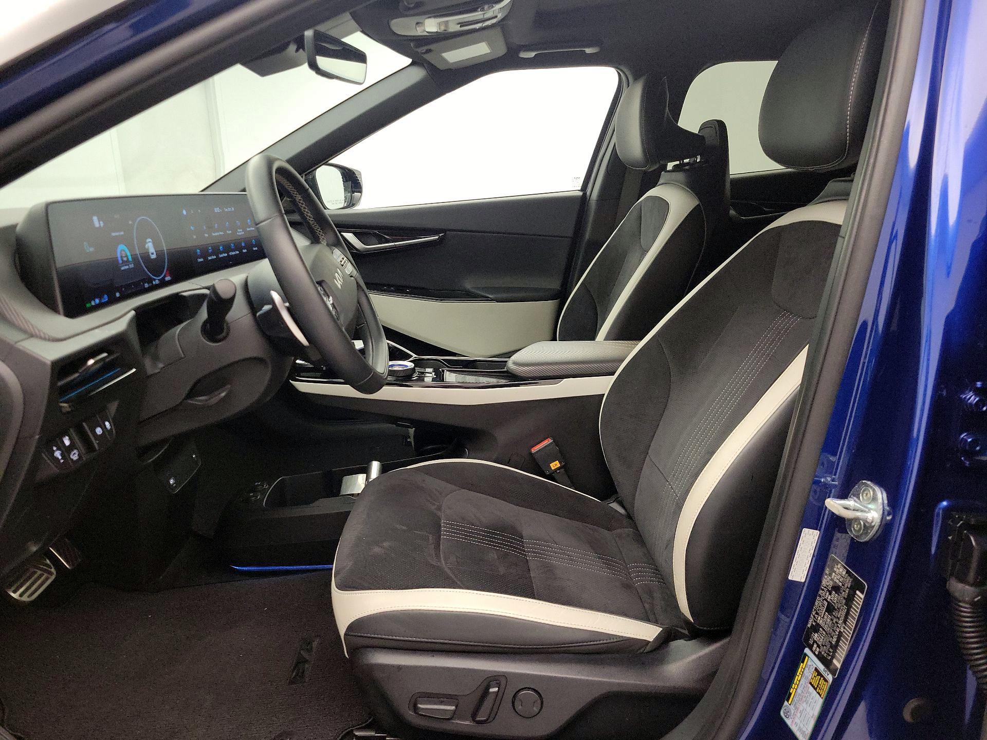 Thumbnail: 2022 Kia EV6 - 11