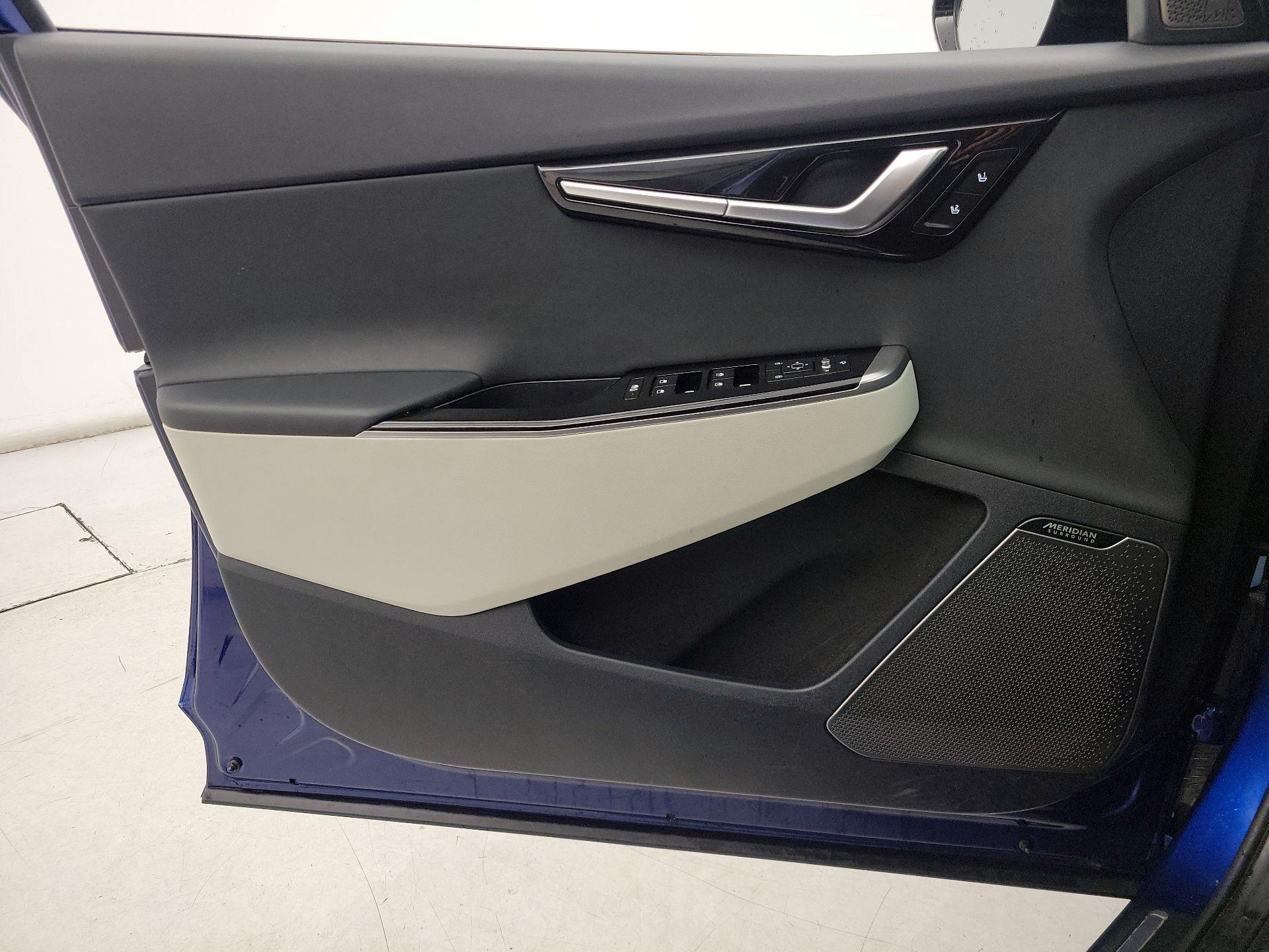 Thumbnail: 2022 Kia EV6 - 12