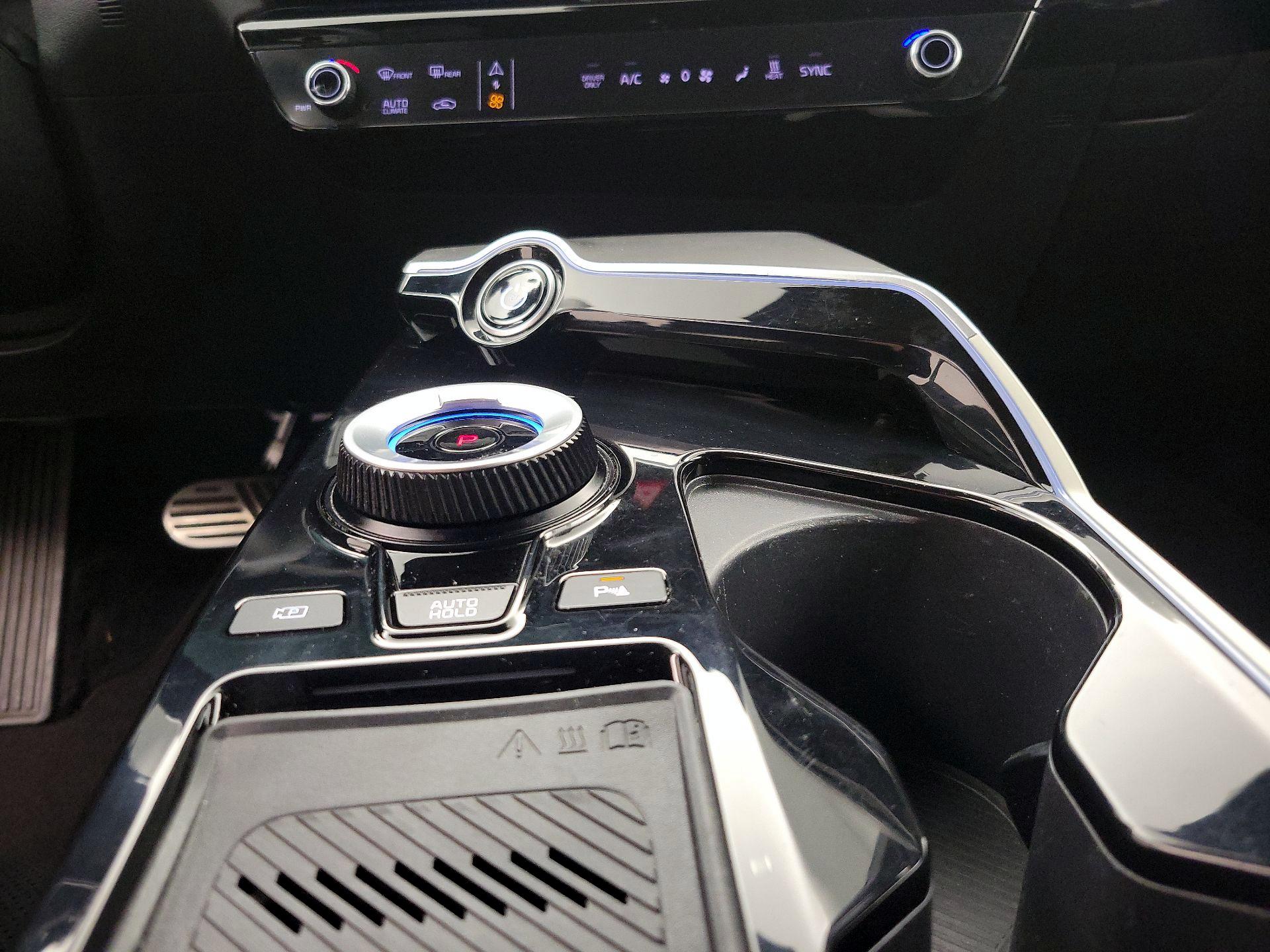 Thumbnail: 2022 Kia EV6 - 18