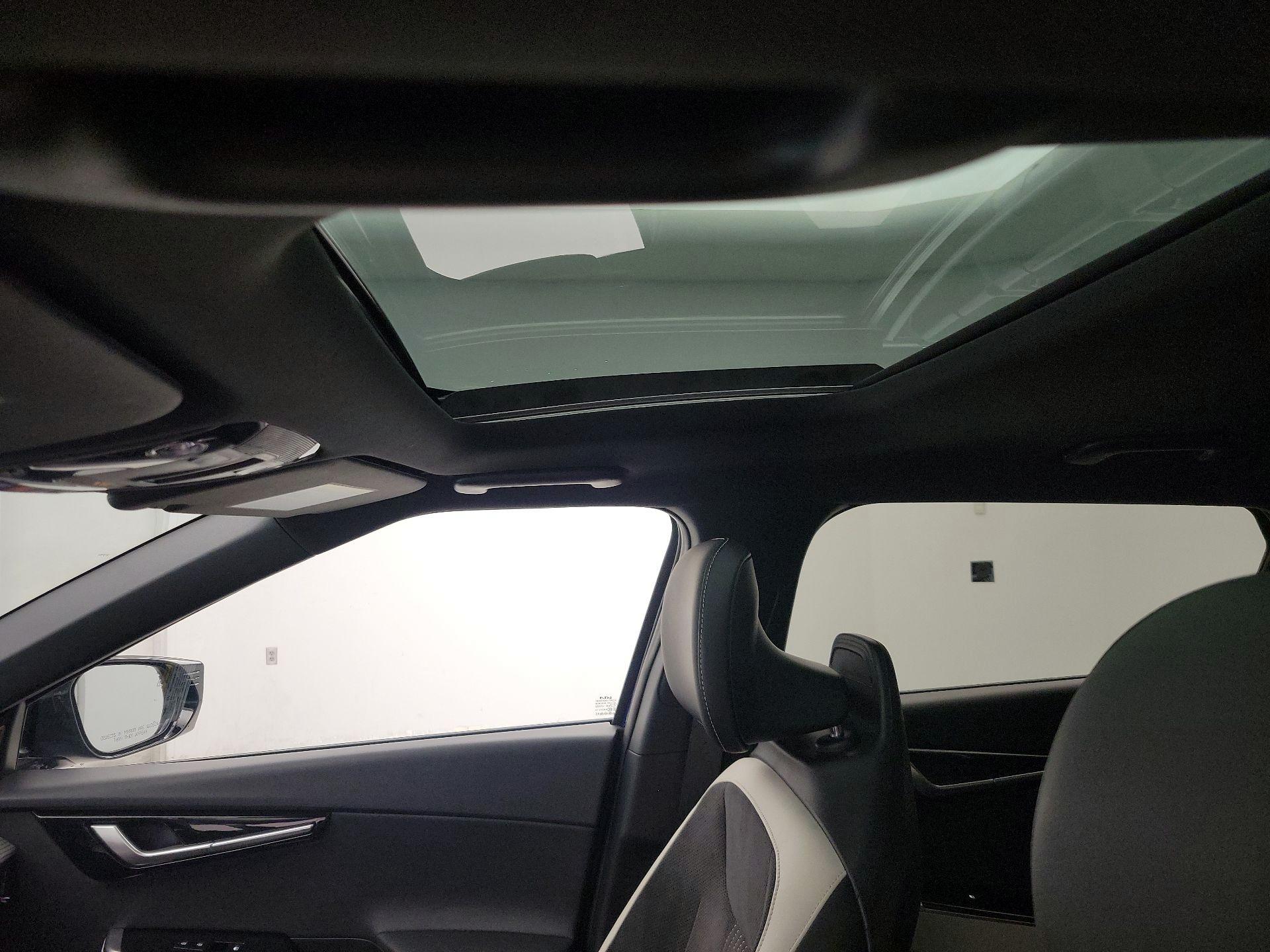 Thumbnail: 2022 Kia EV6 - 20