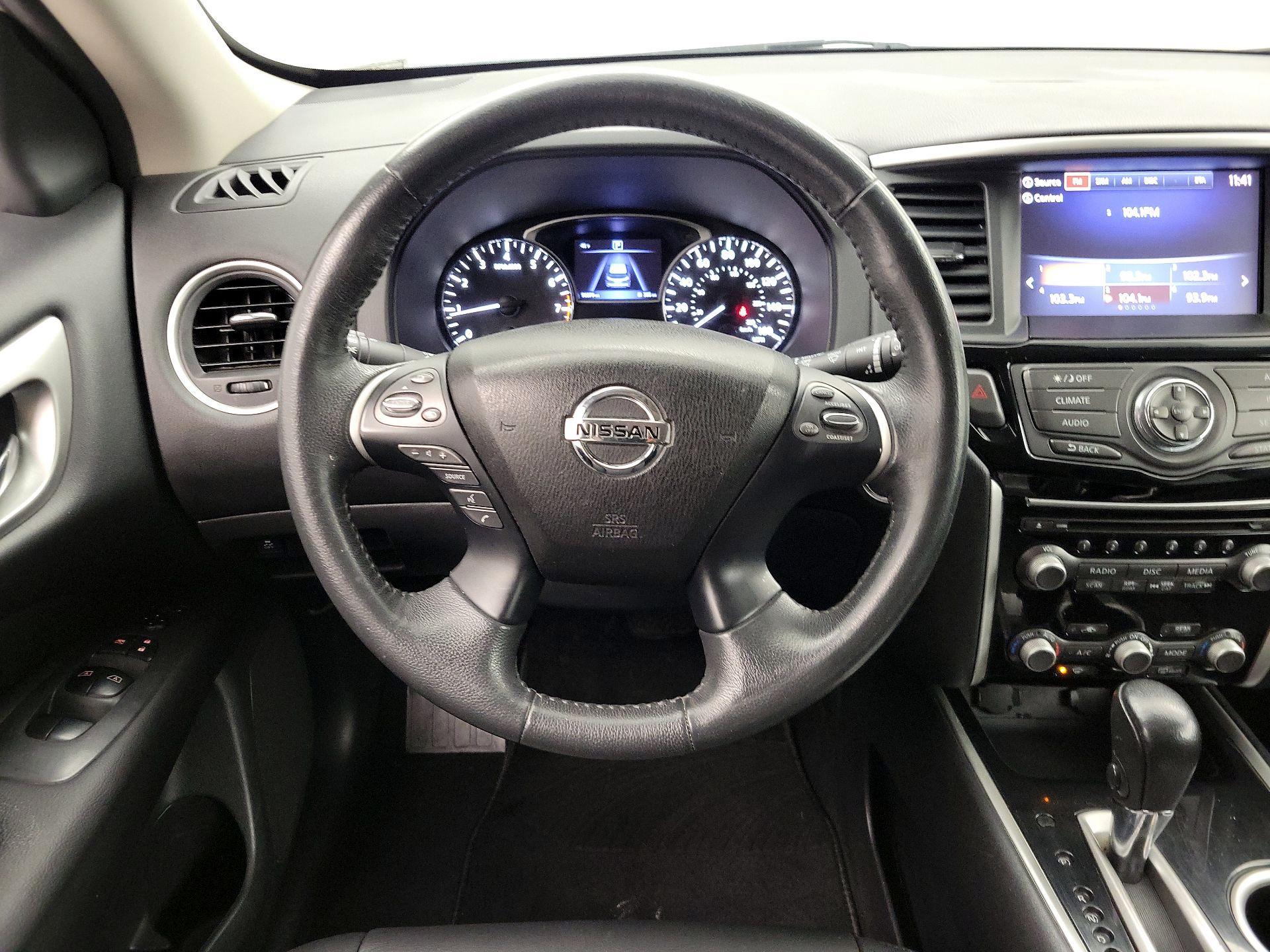 Thumbnail: 2017 Nissan Pathfinder - 10