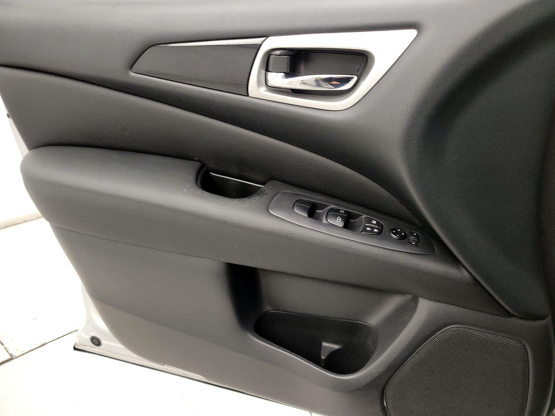 Thumbnail: 2017 Nissan Pathfinder - 12