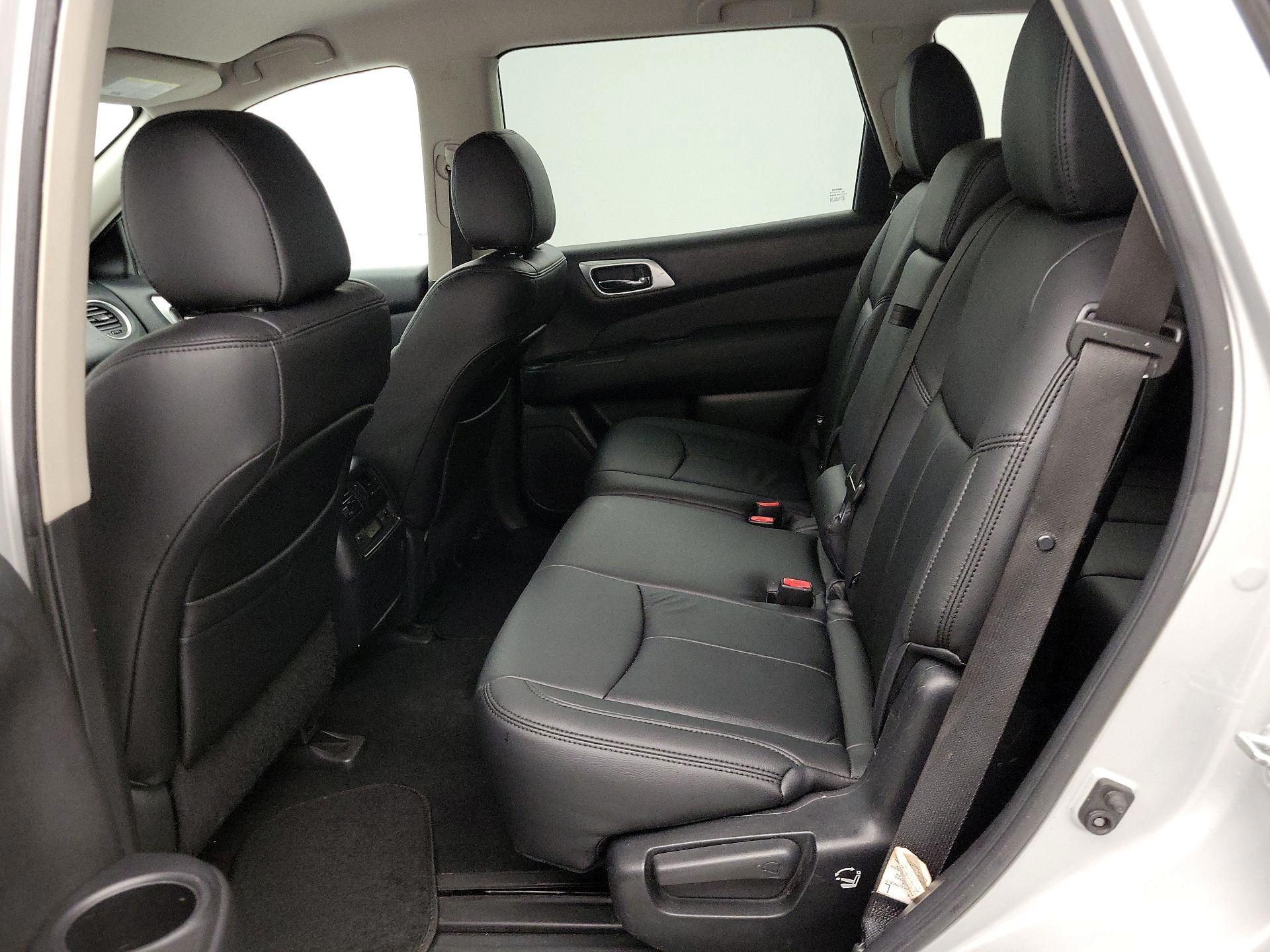 Thumbnail: 2017 Nissan Pathfinder - 18