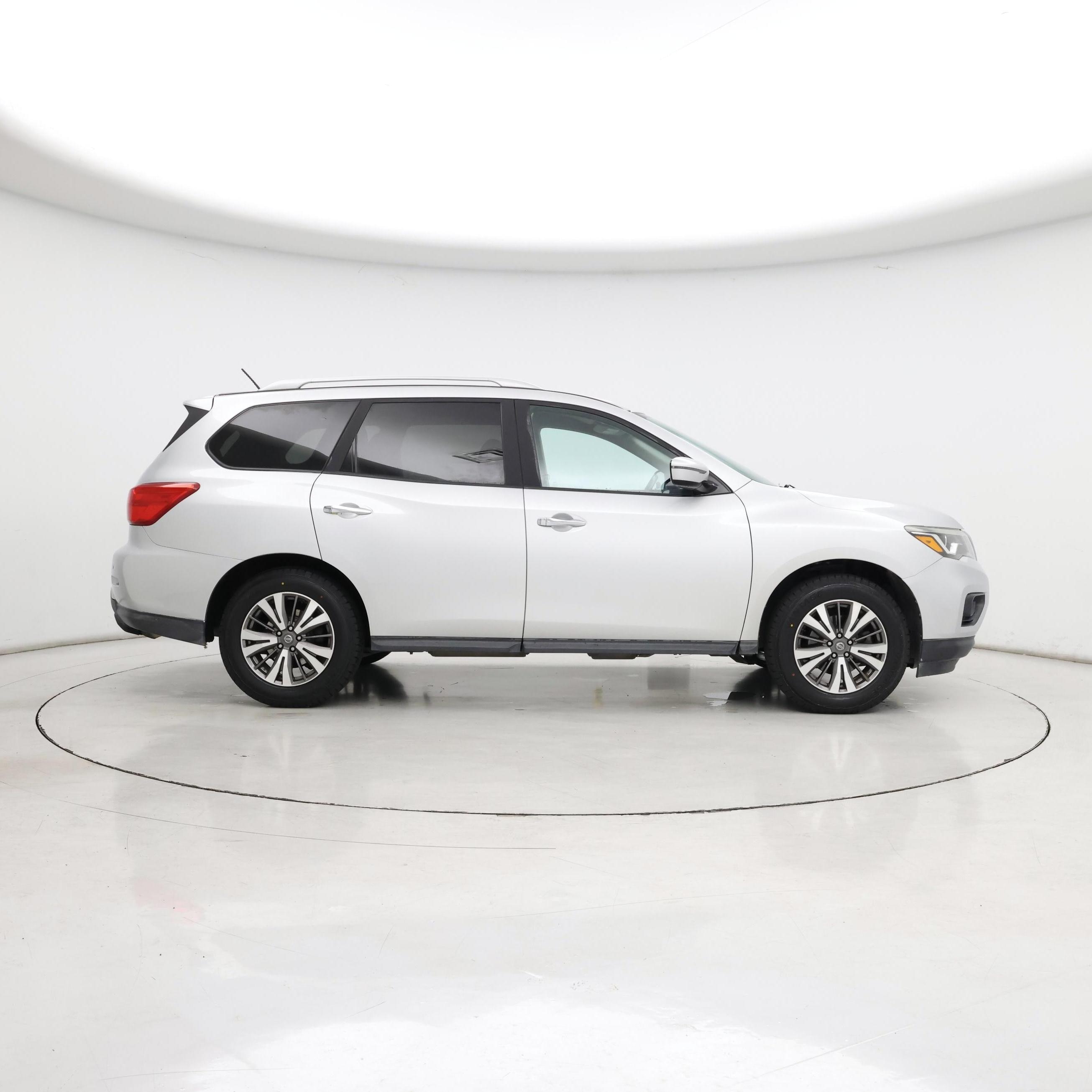 Thumbnail: 2017 Nissan Pathfinder - 7