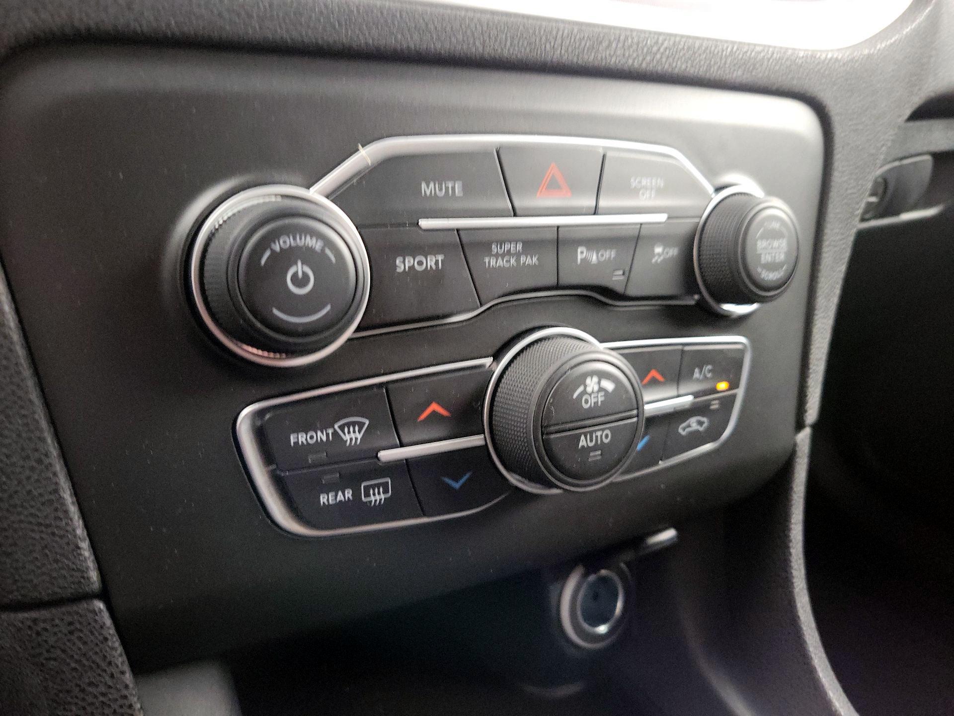 Thumbnail: 2022 Dodge Charger - 16