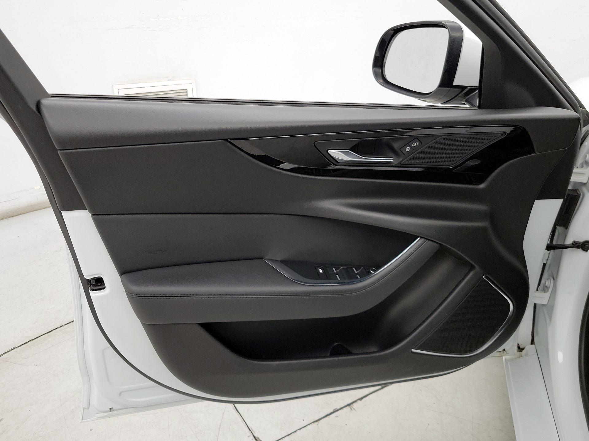 Thumbnail: 2020 Jaguar XE - 12