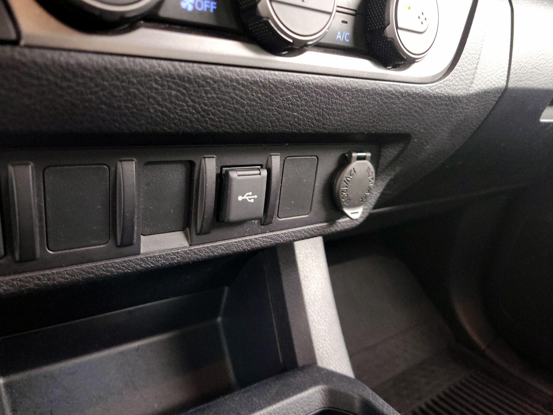 Thumbnail: 2022 Toyota Tacoma - 18