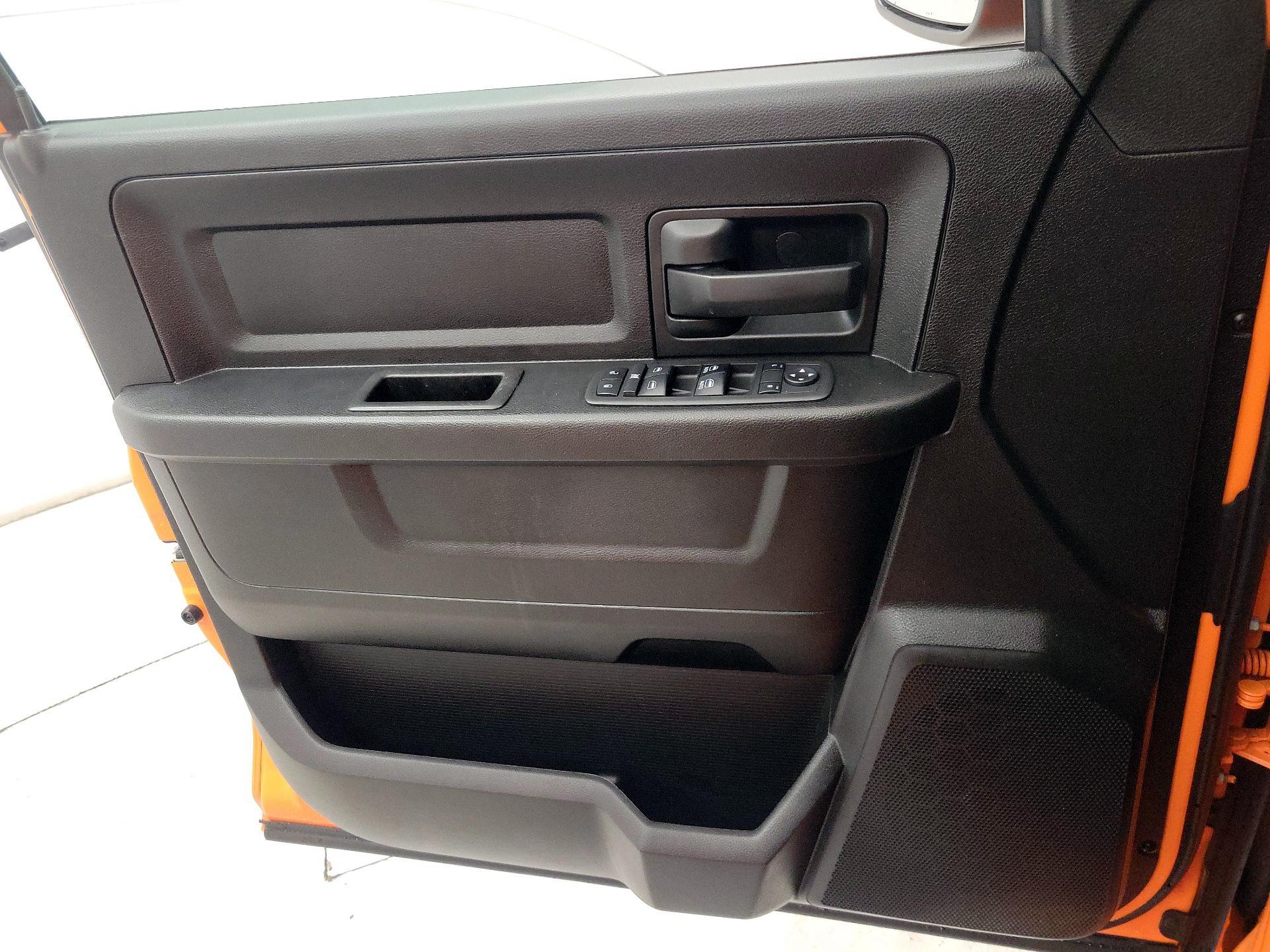 Thumbnail: 2019 RAM 1500 Classic - 12