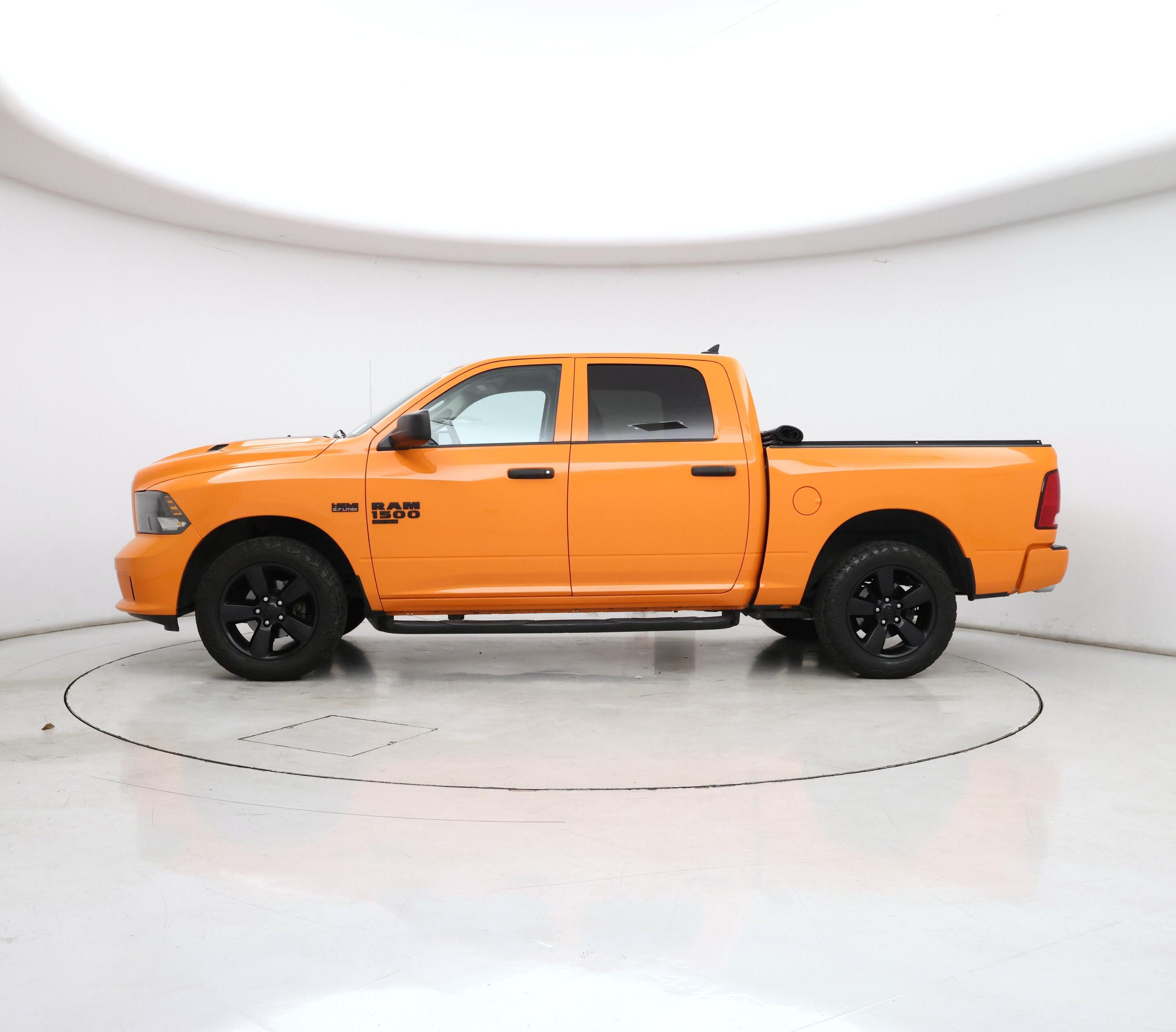 Thumbnail: 2019 RAM 1500 Classic - 3