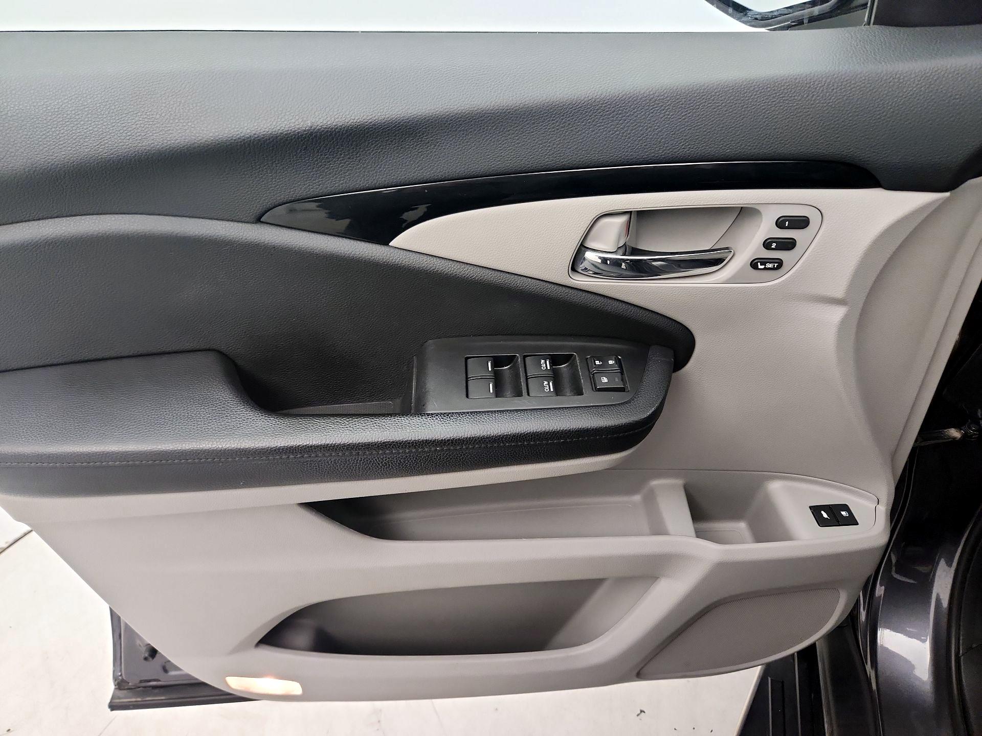 Thumbnail: 2019 Honda Pilot - 12