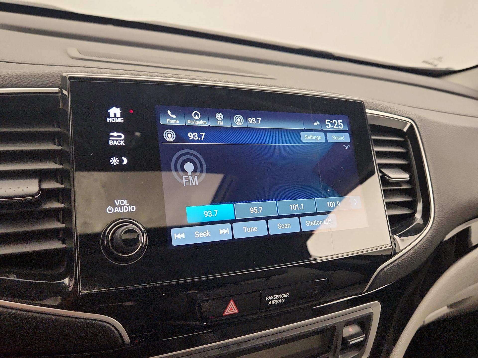 Thumbnail: 2019 Honda Pilot - 16