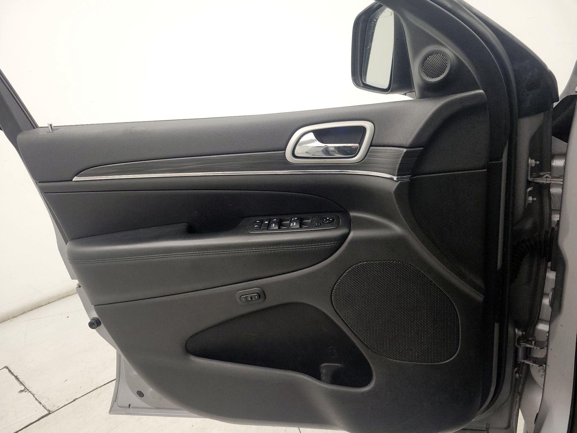 Thumbnail: 2019 Jeep Grand Cherokee - 12