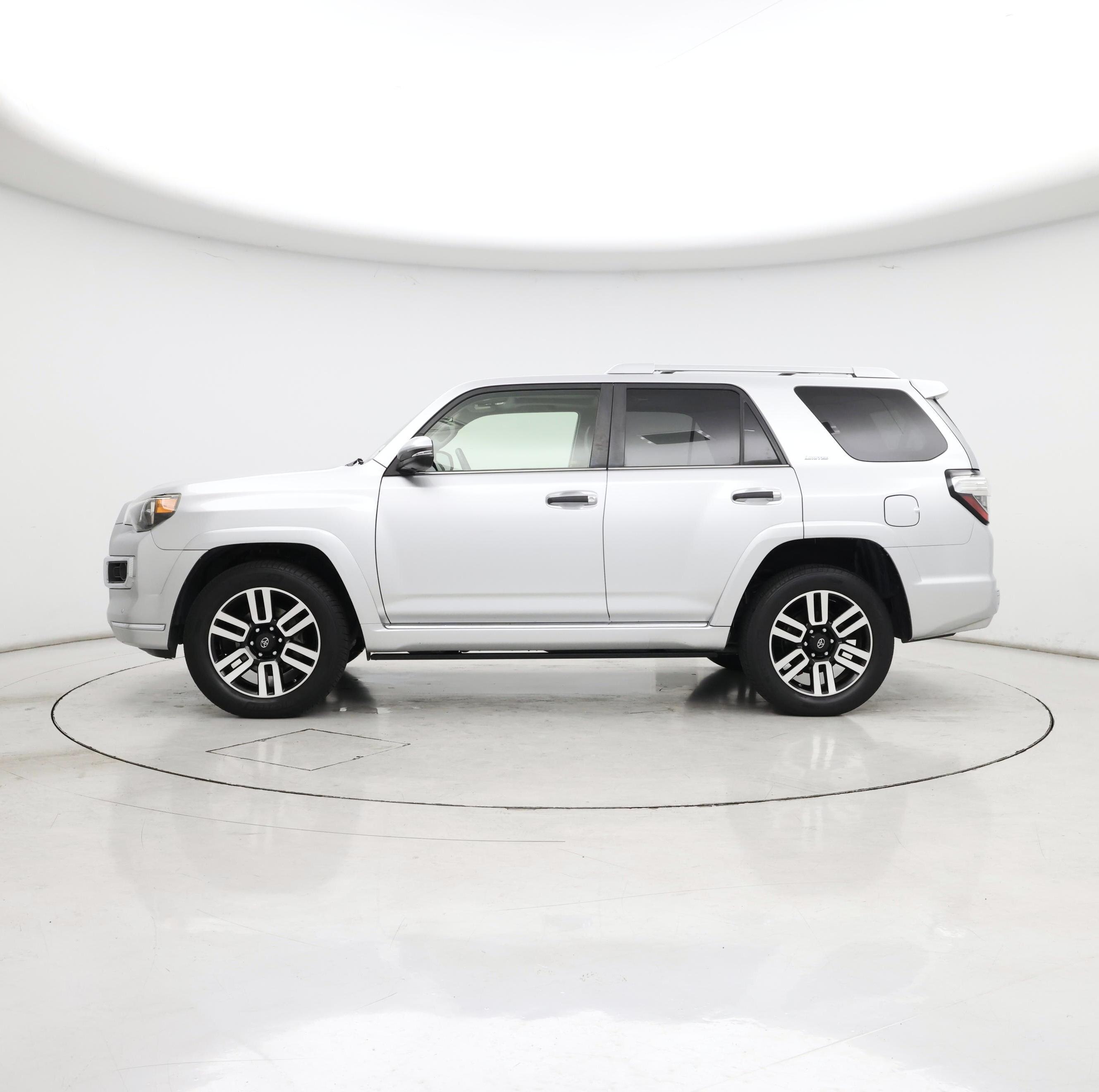 Thumbnail: 2018 Toyota 4Runner - 3