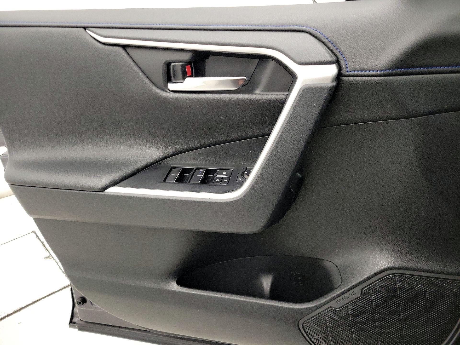 Thumbnail: 2021 Toyota RAV4 - 12