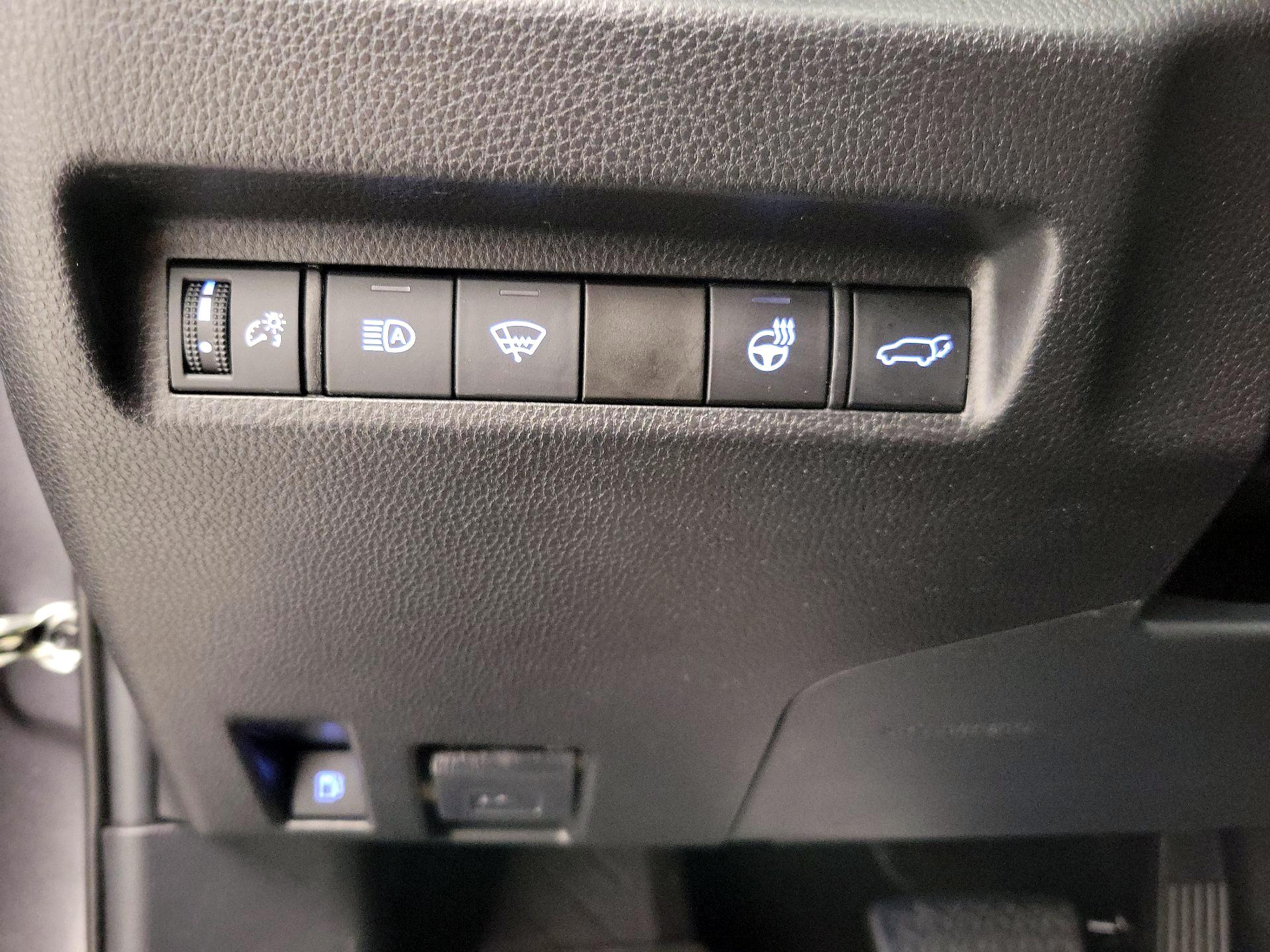 Thumbnail: 2021 Toyota RAV4 - 13