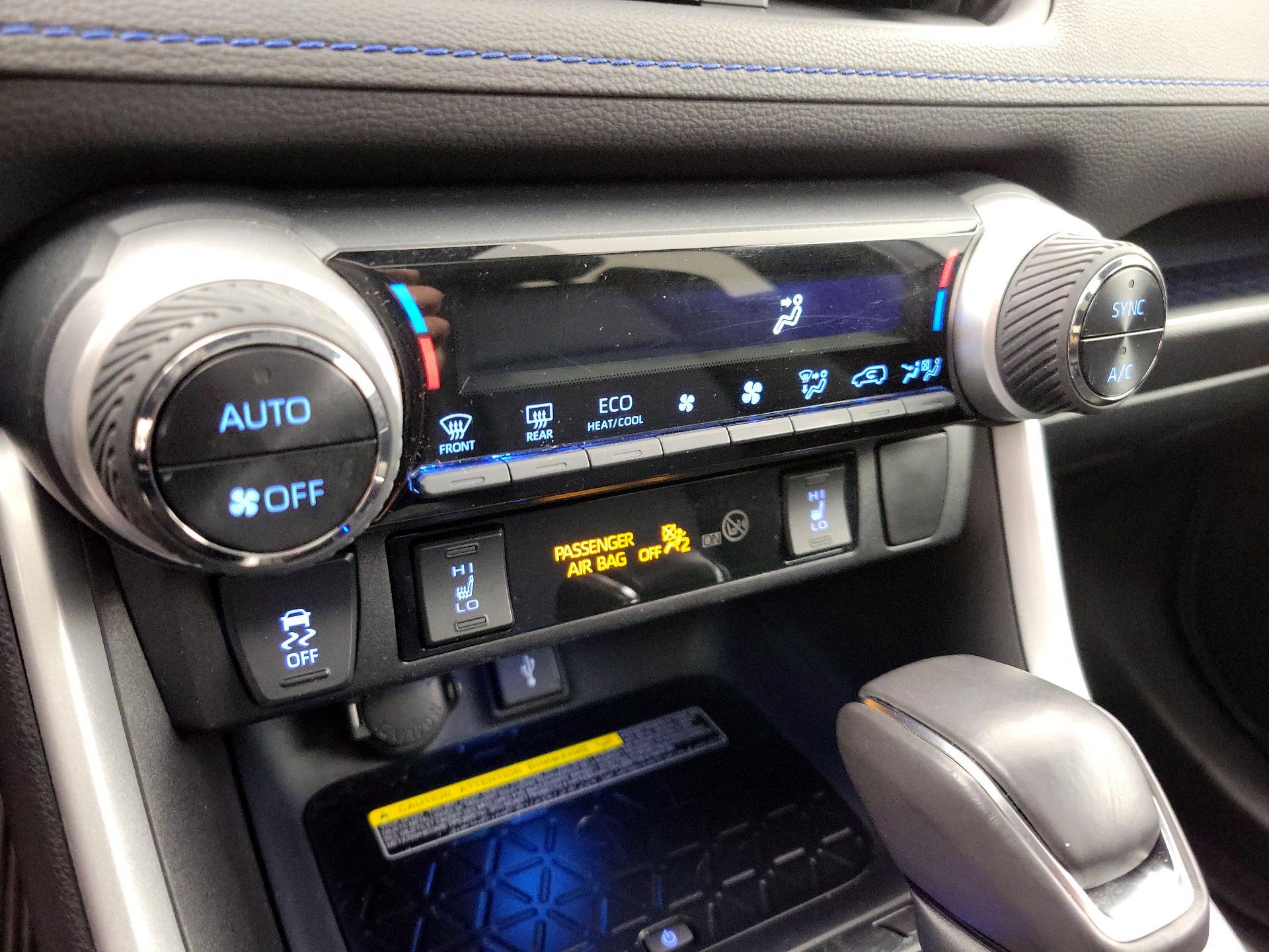 Thumbnail: 2021 Toyota RAV4 - 17