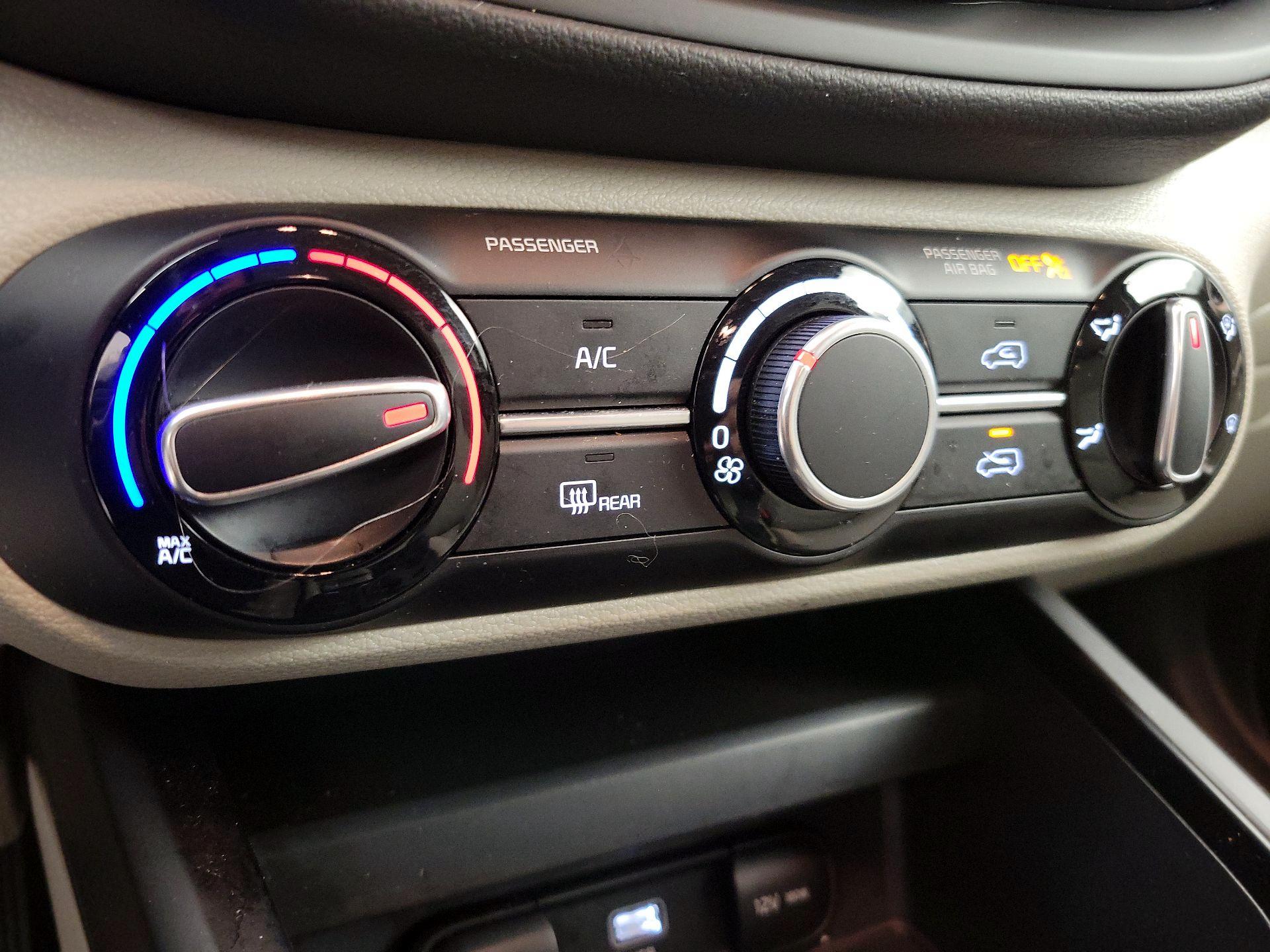 Thumbnail: 2023 Kia Soul - 16