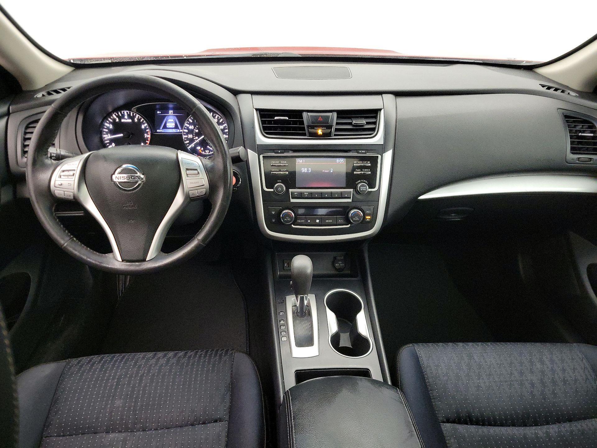 Thumbnail: 2016 Nissan Altima - 9