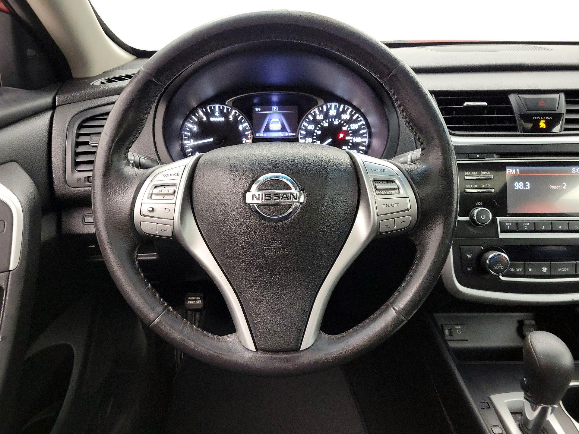 Thumbnail: 2016 Nissan Altima - 10