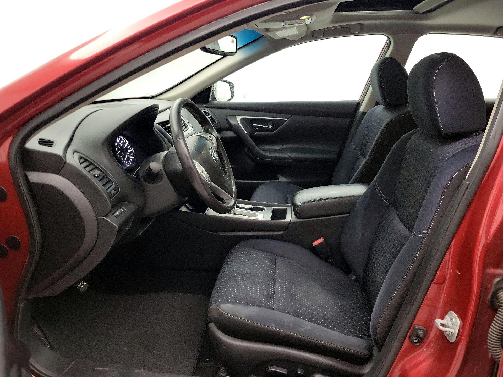 Thumbnail: 2016 Nissan Altima - 11