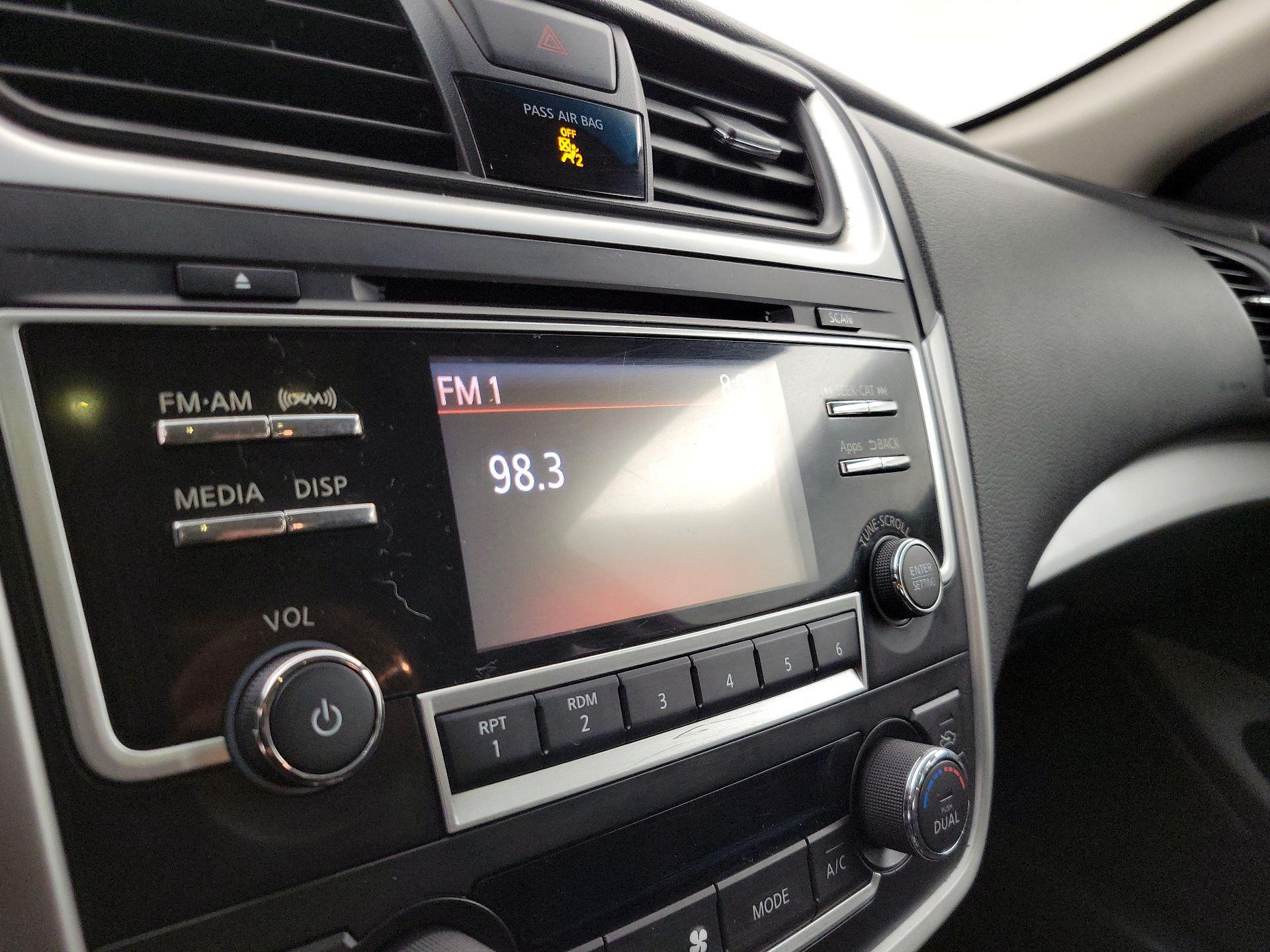 Thumbnail: 2016 Nissan Altima - 15