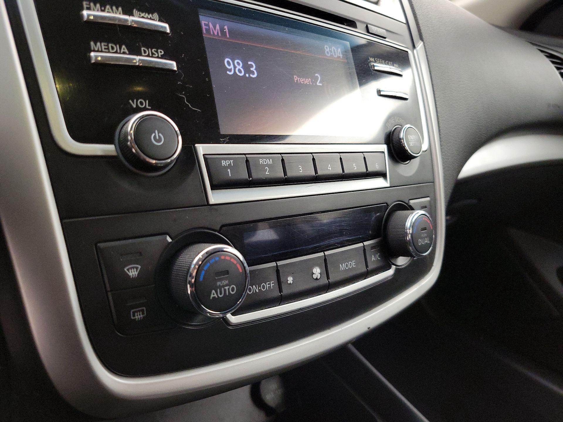 Thumbnail: 2016 Nissan Altima - 16