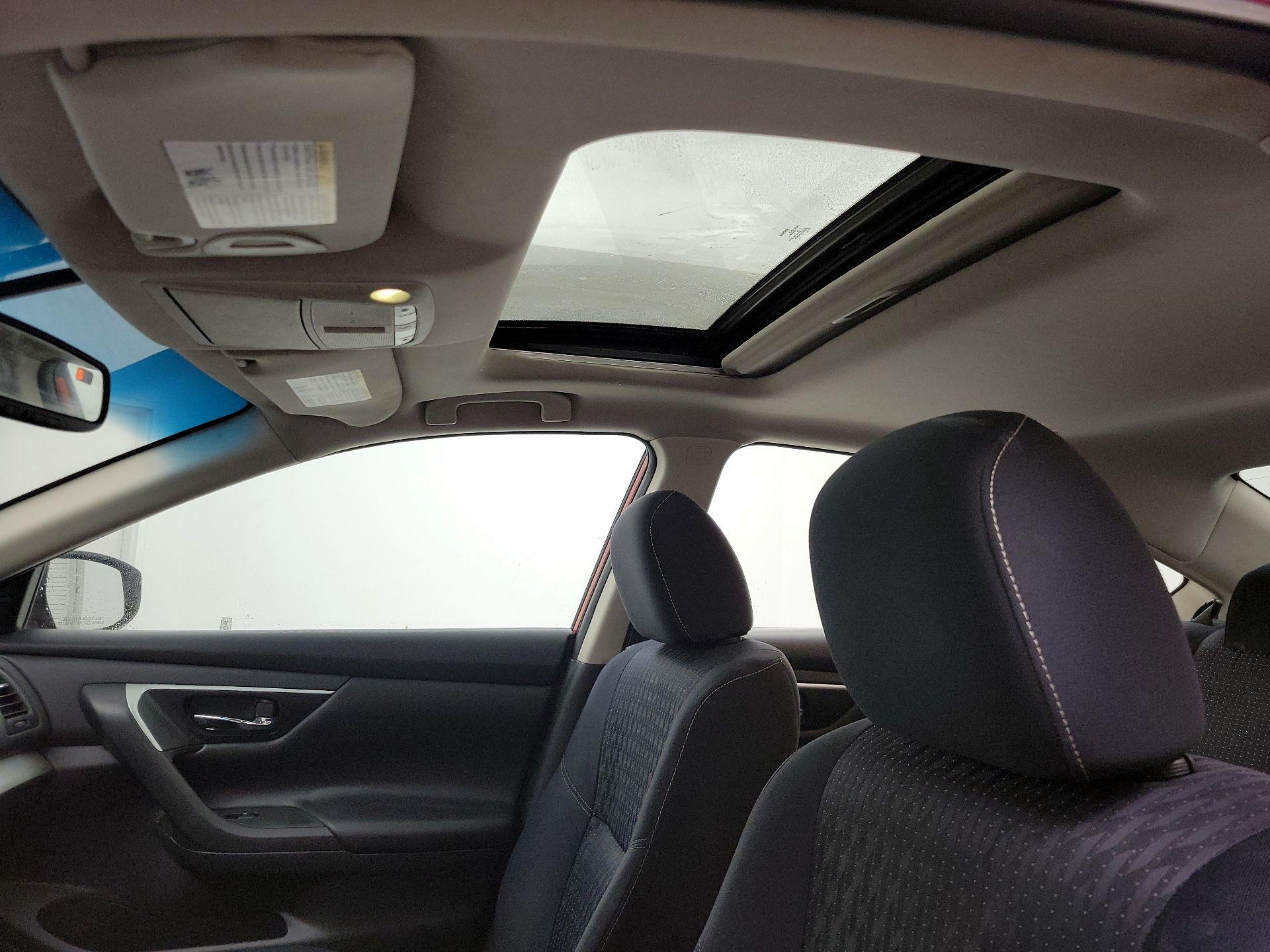 Thumbnail: 2016 Nissan Altima - 19