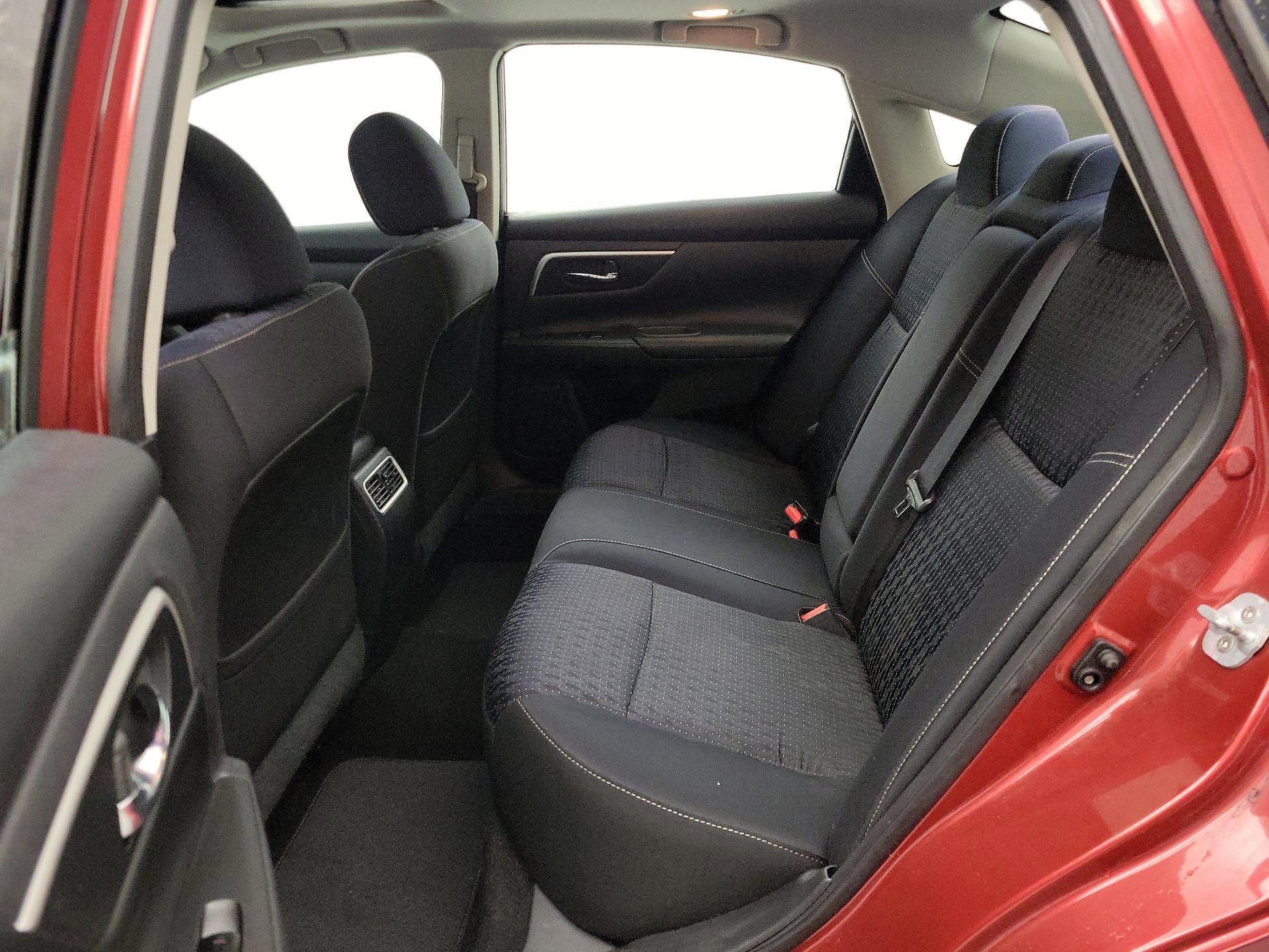 Thumbnail: 2016 Nissan Altima - 20