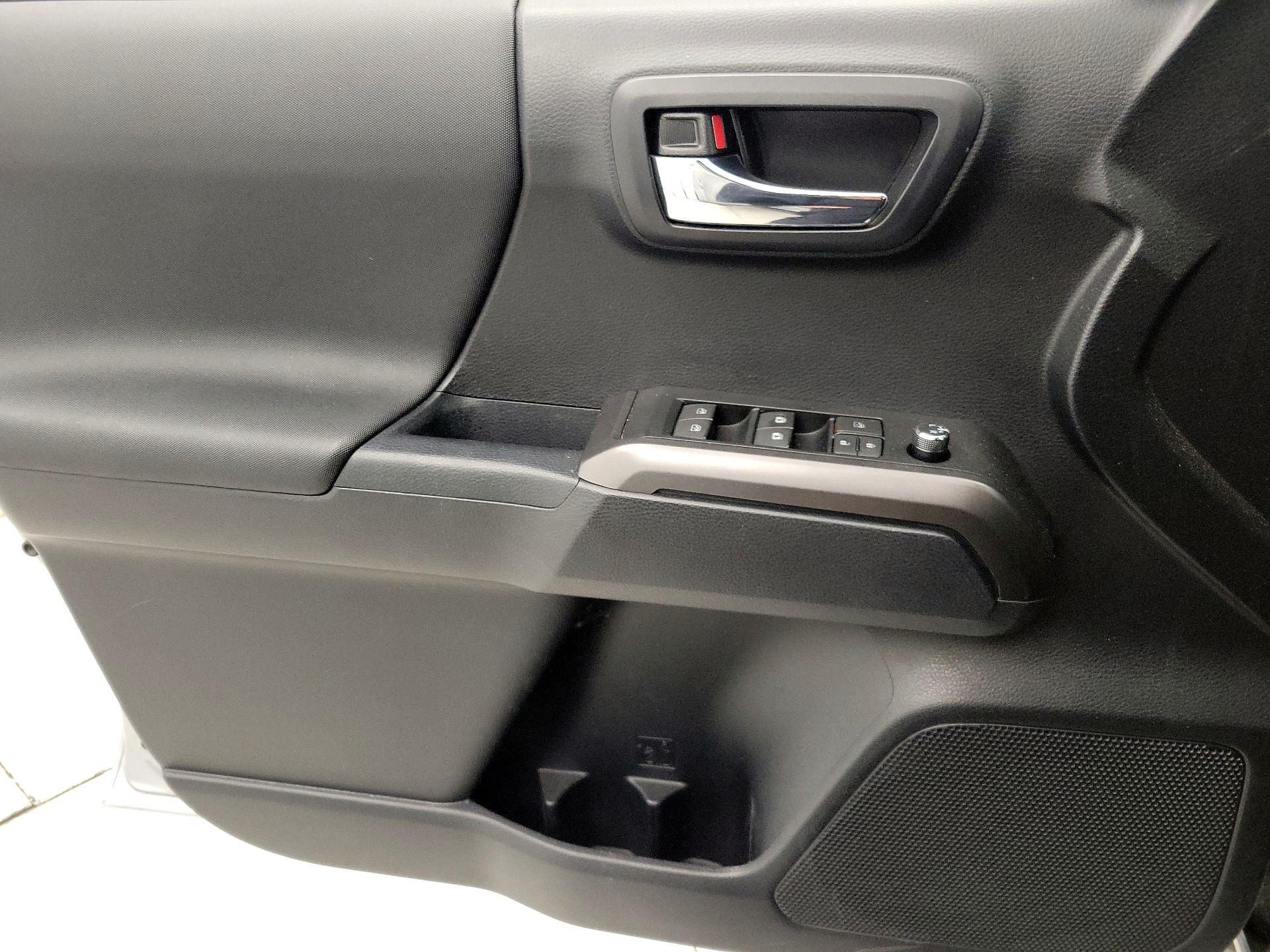 Thumbnail: 2018 Toyota Tacoma - 12