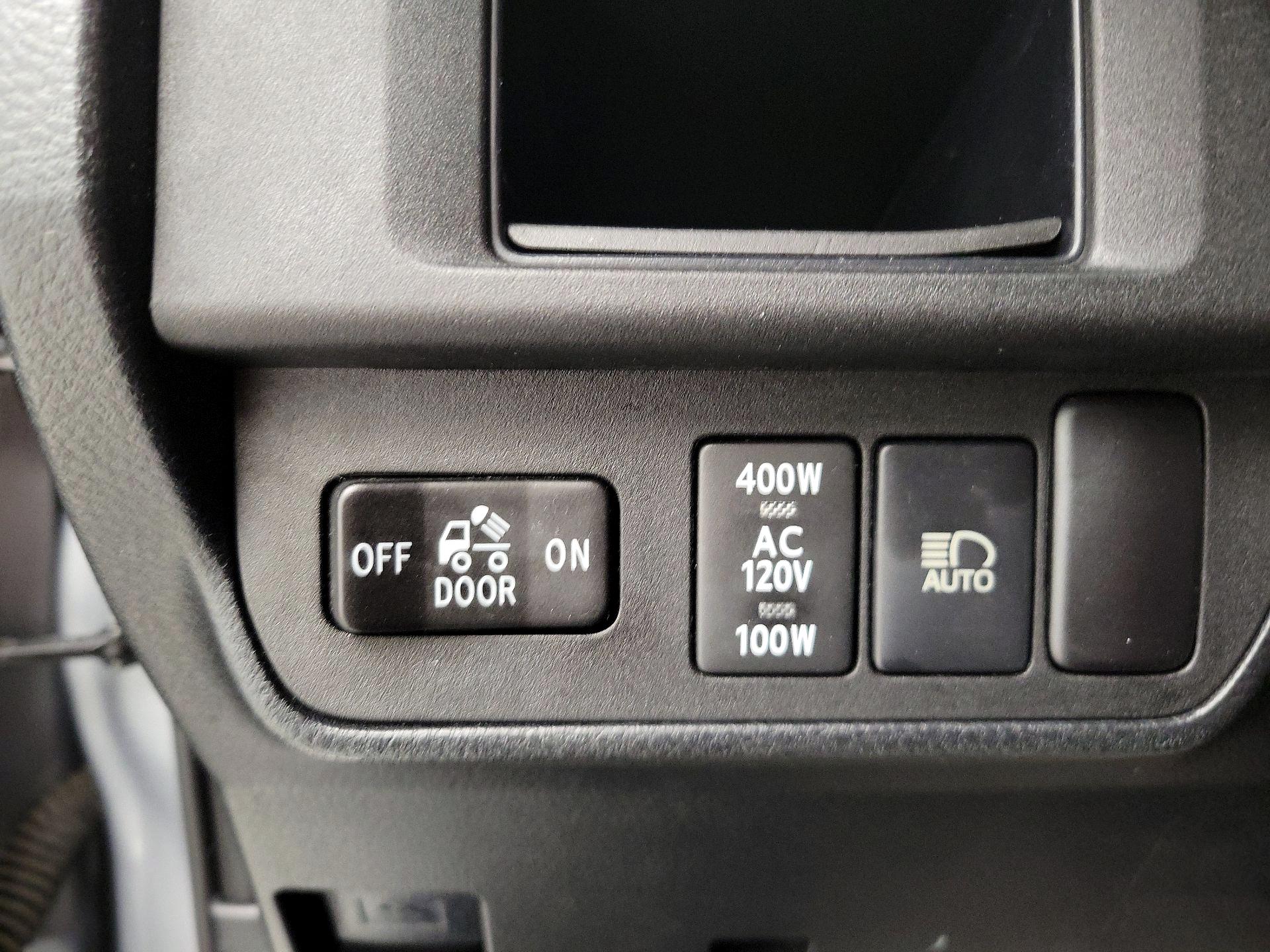 Thumbnail: 2018 Toyota Tacoma - 13