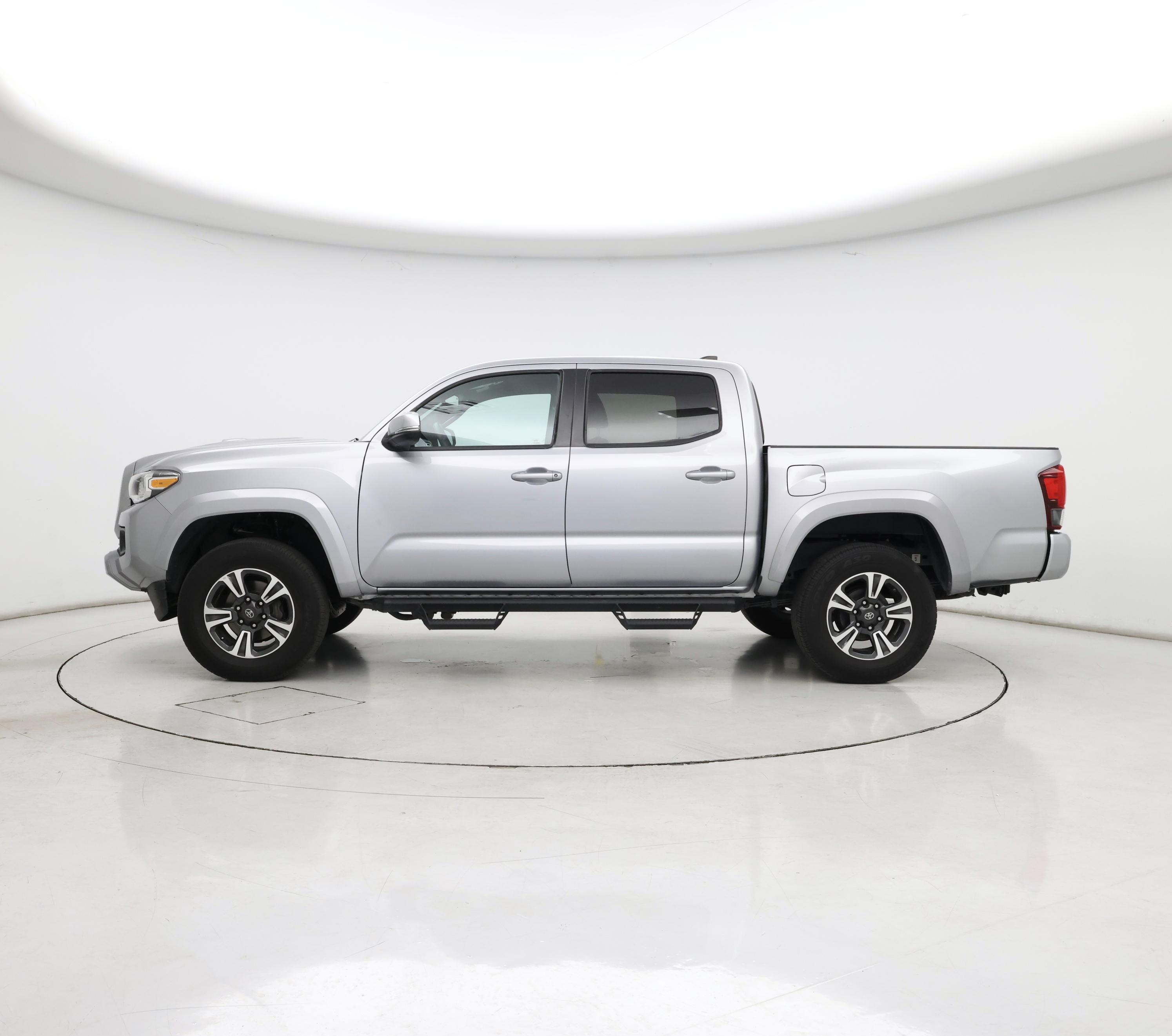 Thumbnail: 2018 Toyota Tacoma - 3