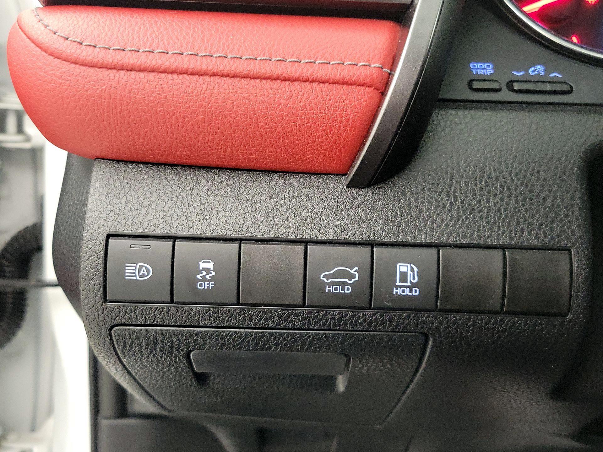 Thumbnail: 2020 Toyota Camry - 13