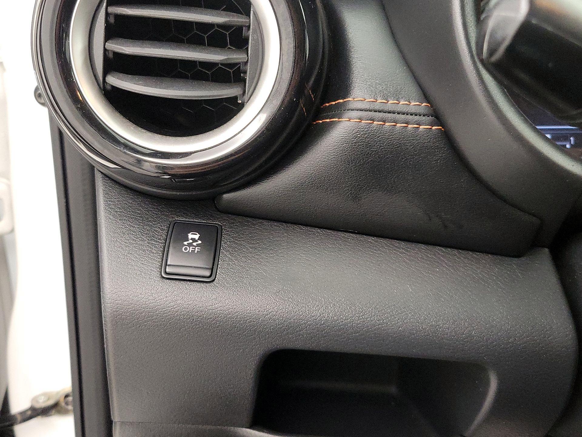 Thumbnail: 2018 Nissan Kicks - 13