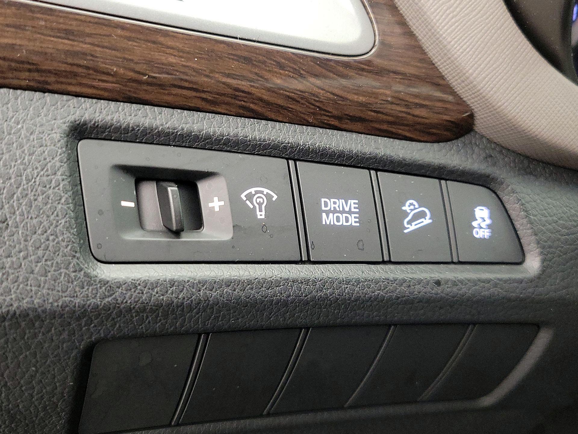 Thumbnail: 2017 Hyundai Santa Fe - 13