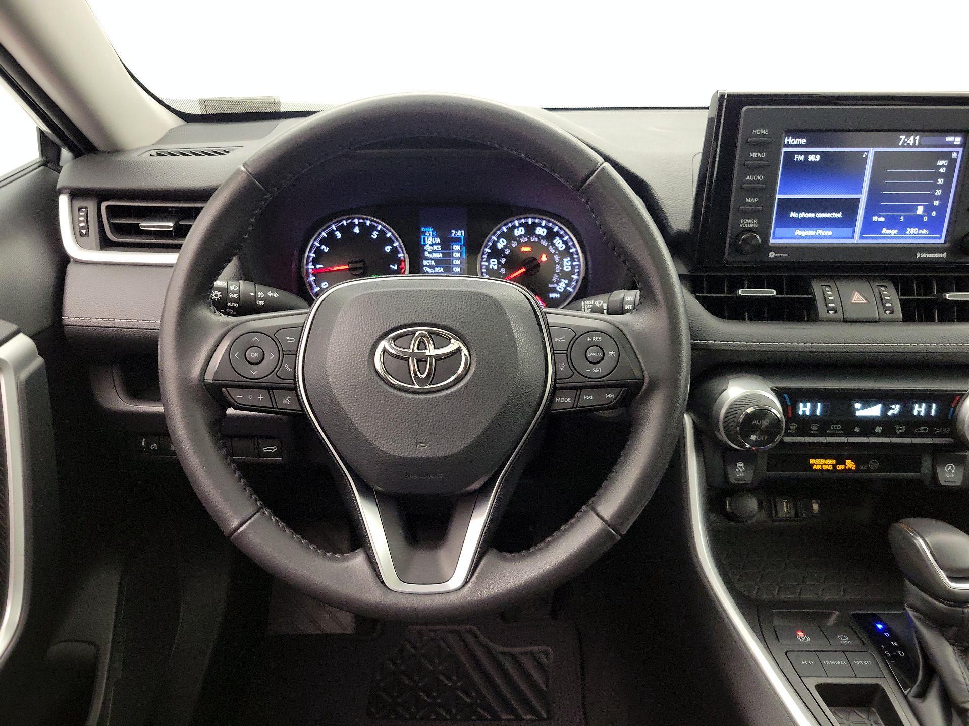 Thumbnail: 2021 Toyota RAV4 - 10