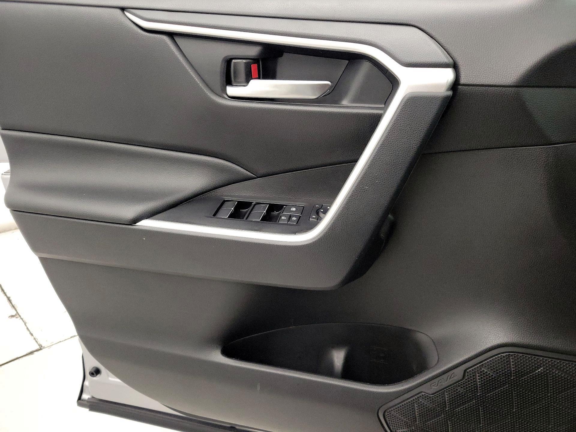 Thumbnail: 2021 Toyota RAV4 - 12