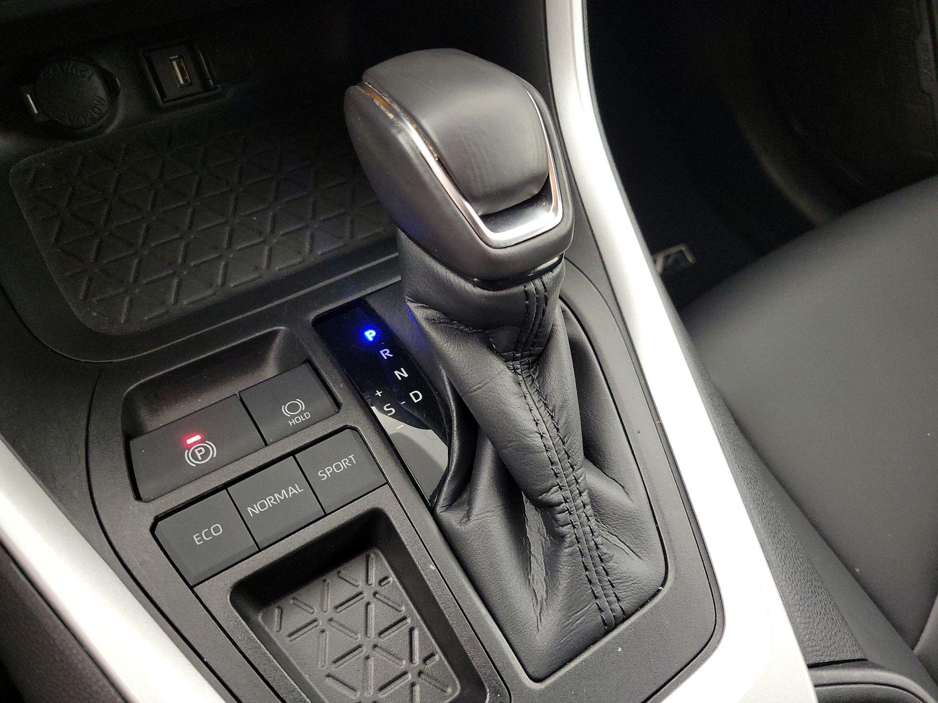 Thumbnail: 2021 Toyota RAV4 - 17