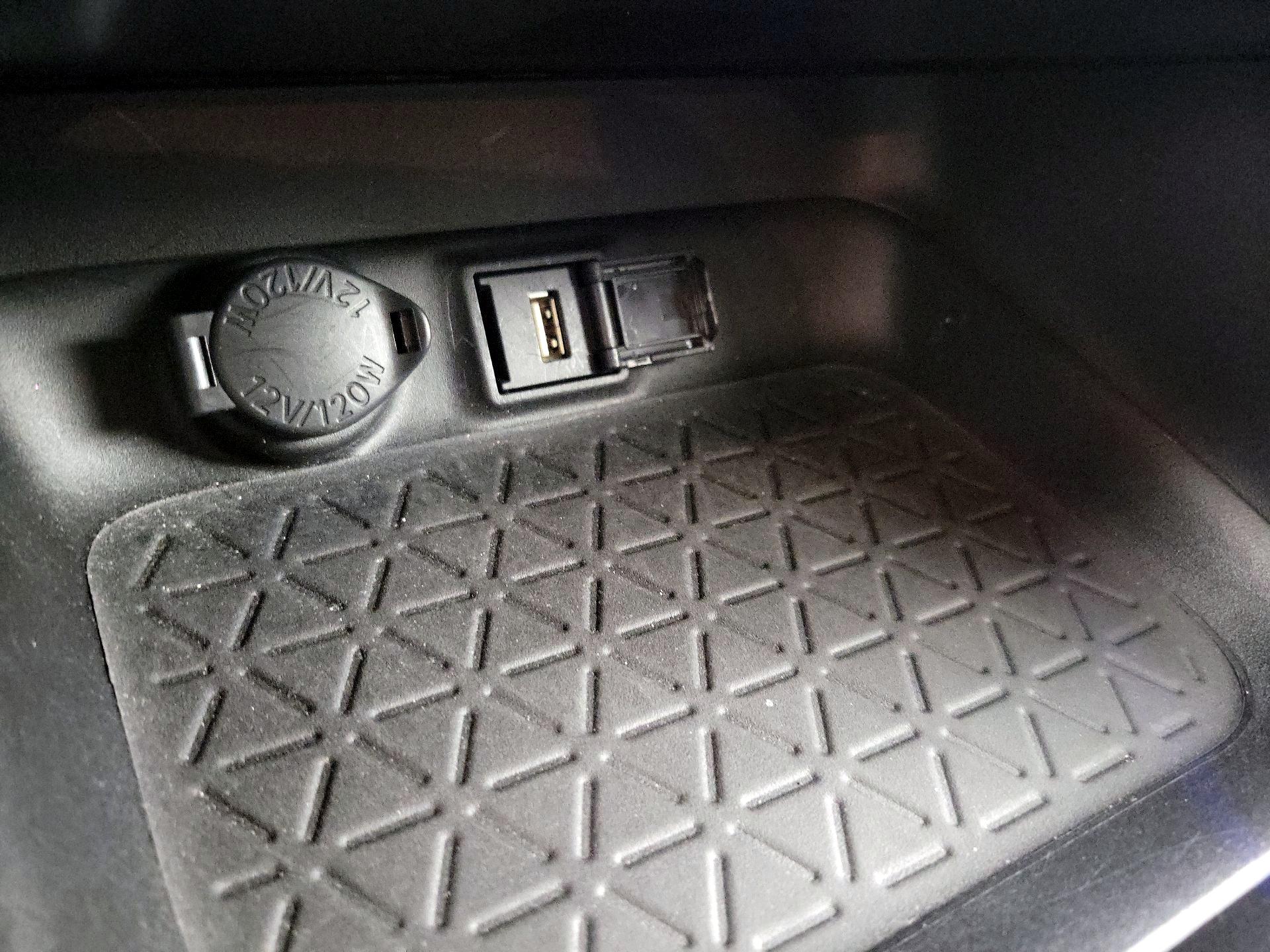 Thumbnail: 2021 Toyota RAV4 - 18