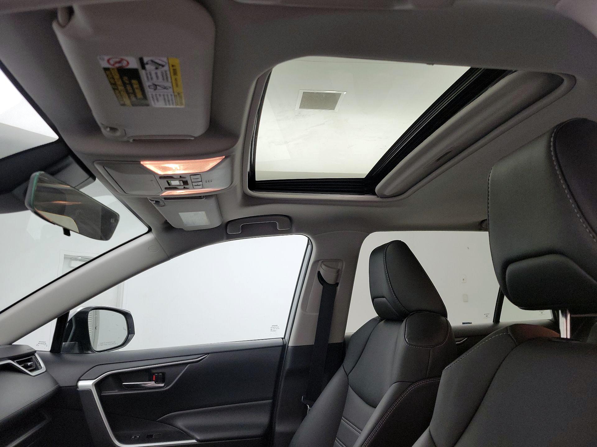 Thumbnail: 2021 Toyota RAV4 - 19