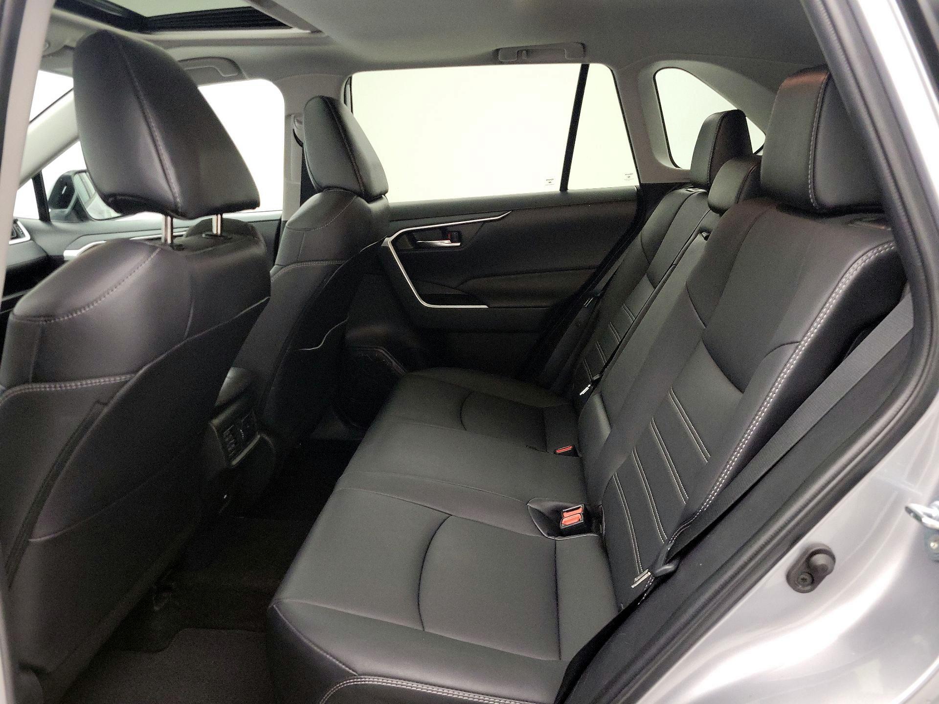 Thumbnail: 2021 Toyota RAV4 - 20