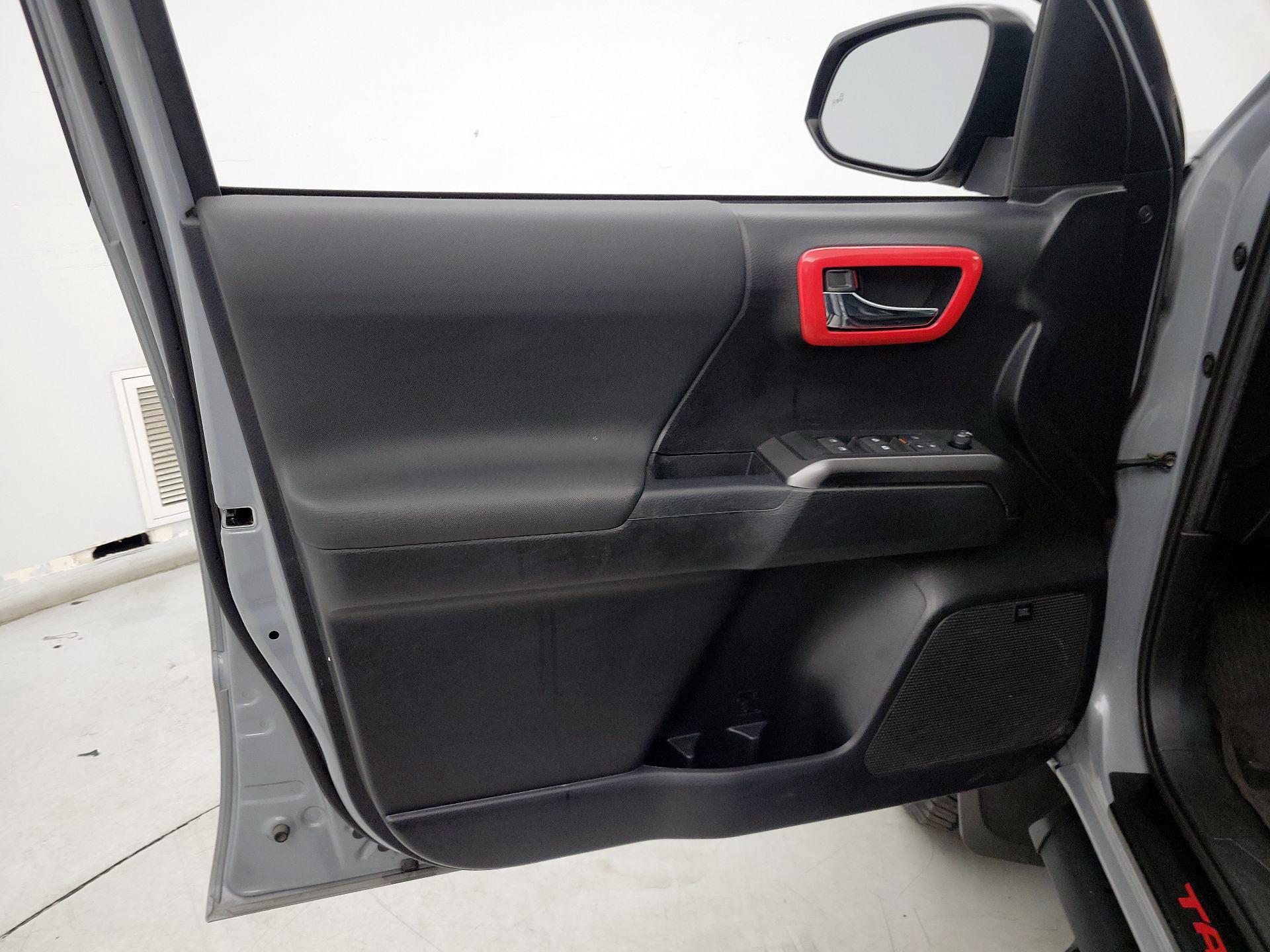 Thumbnail: 2021 Toyota Tacoma - 12