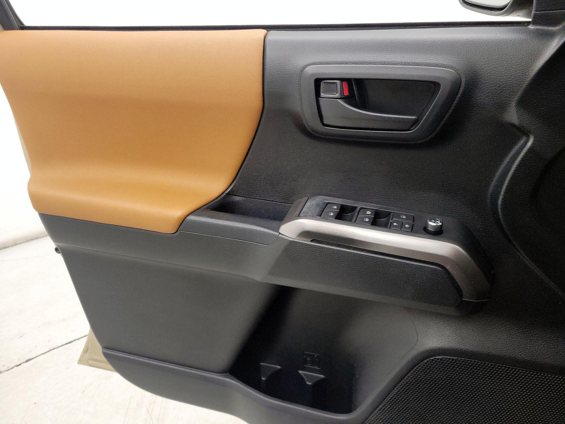 Thumbnail: 2017 Toyota Tacoma - 12