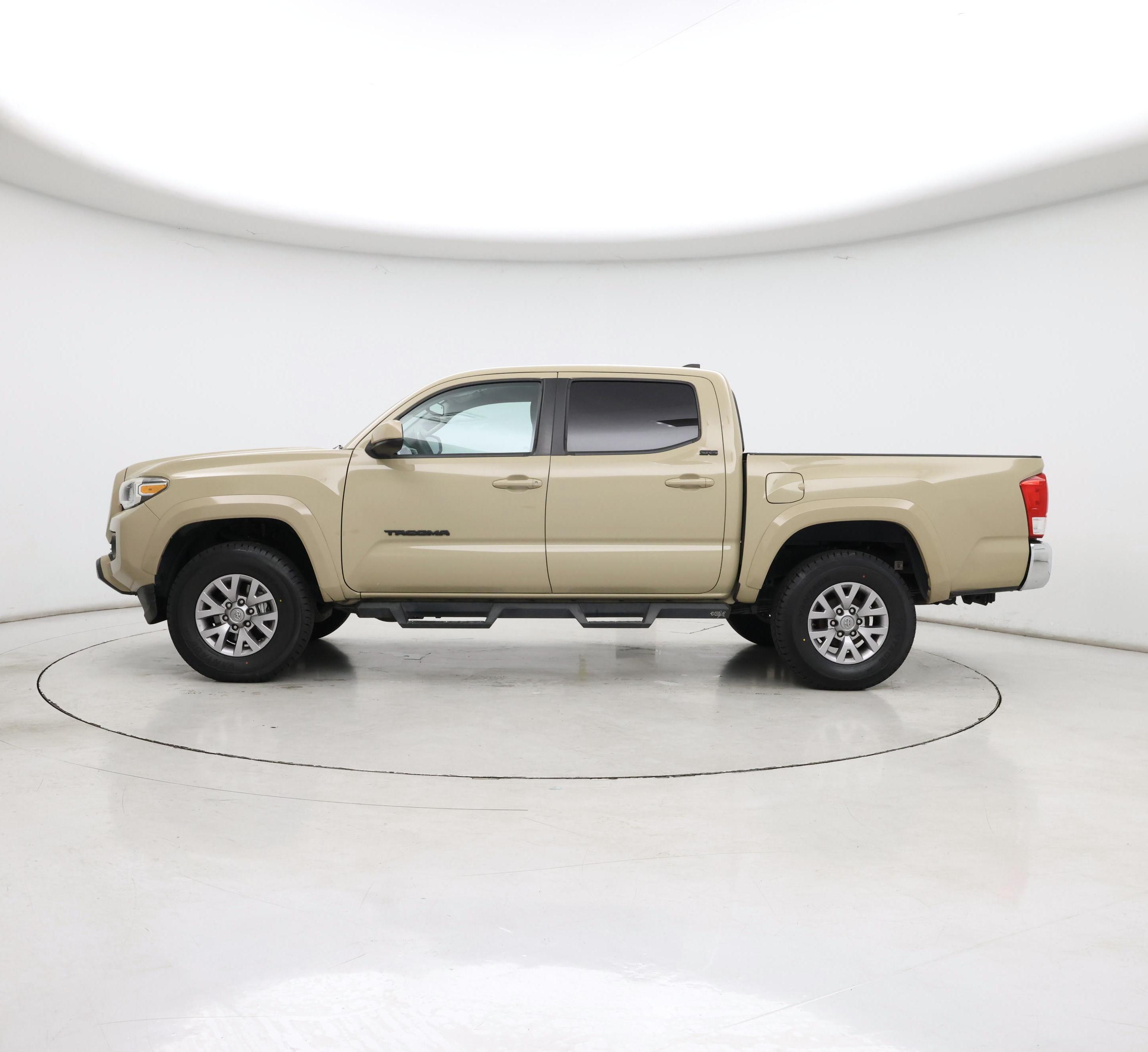 Thumbnail: 2017 Toyota Tacoma - 3