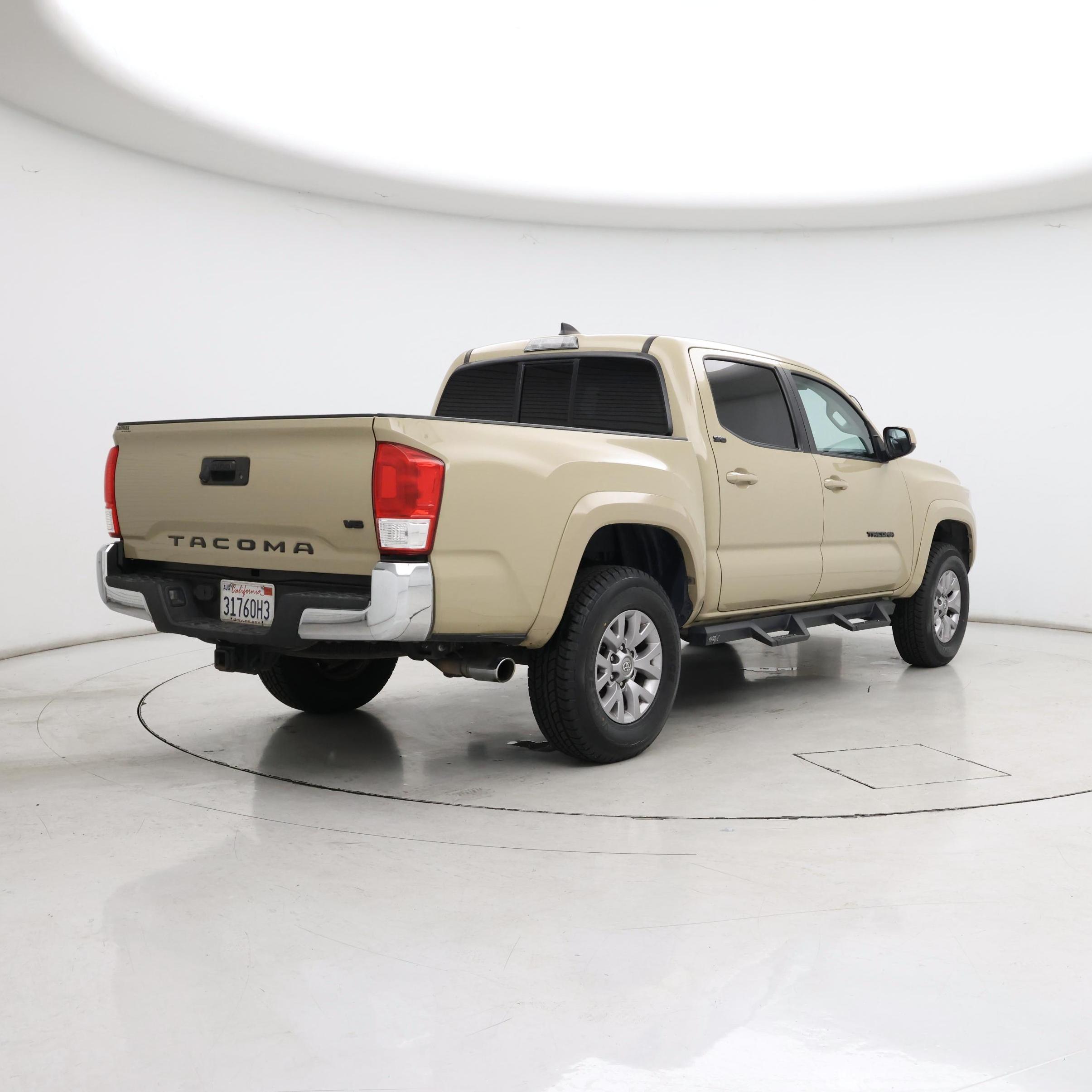 Thumbnail: 2017 Toyota Tacoma - 8