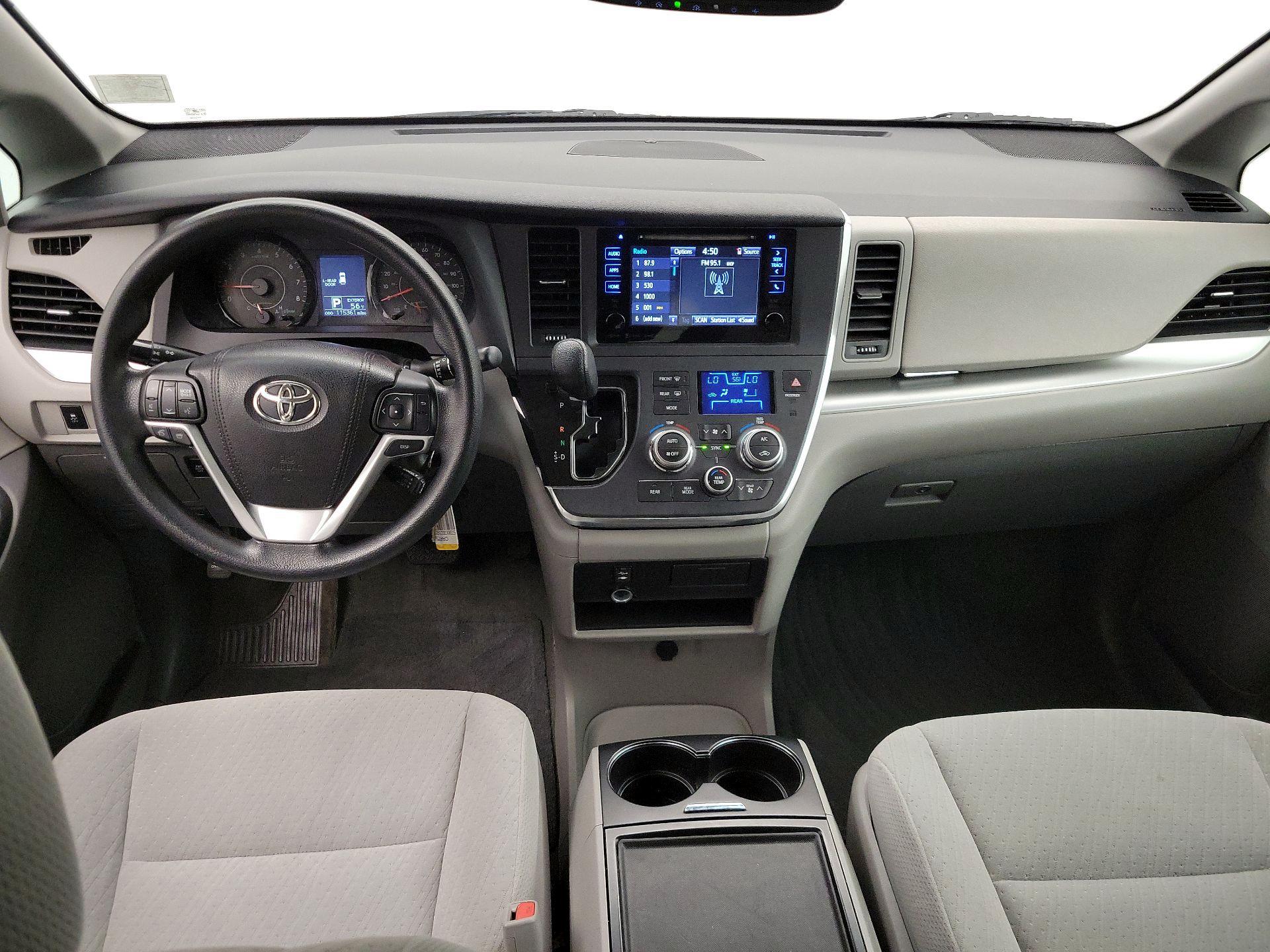 Thumbnail: 2016 Toyota Sienna - 9