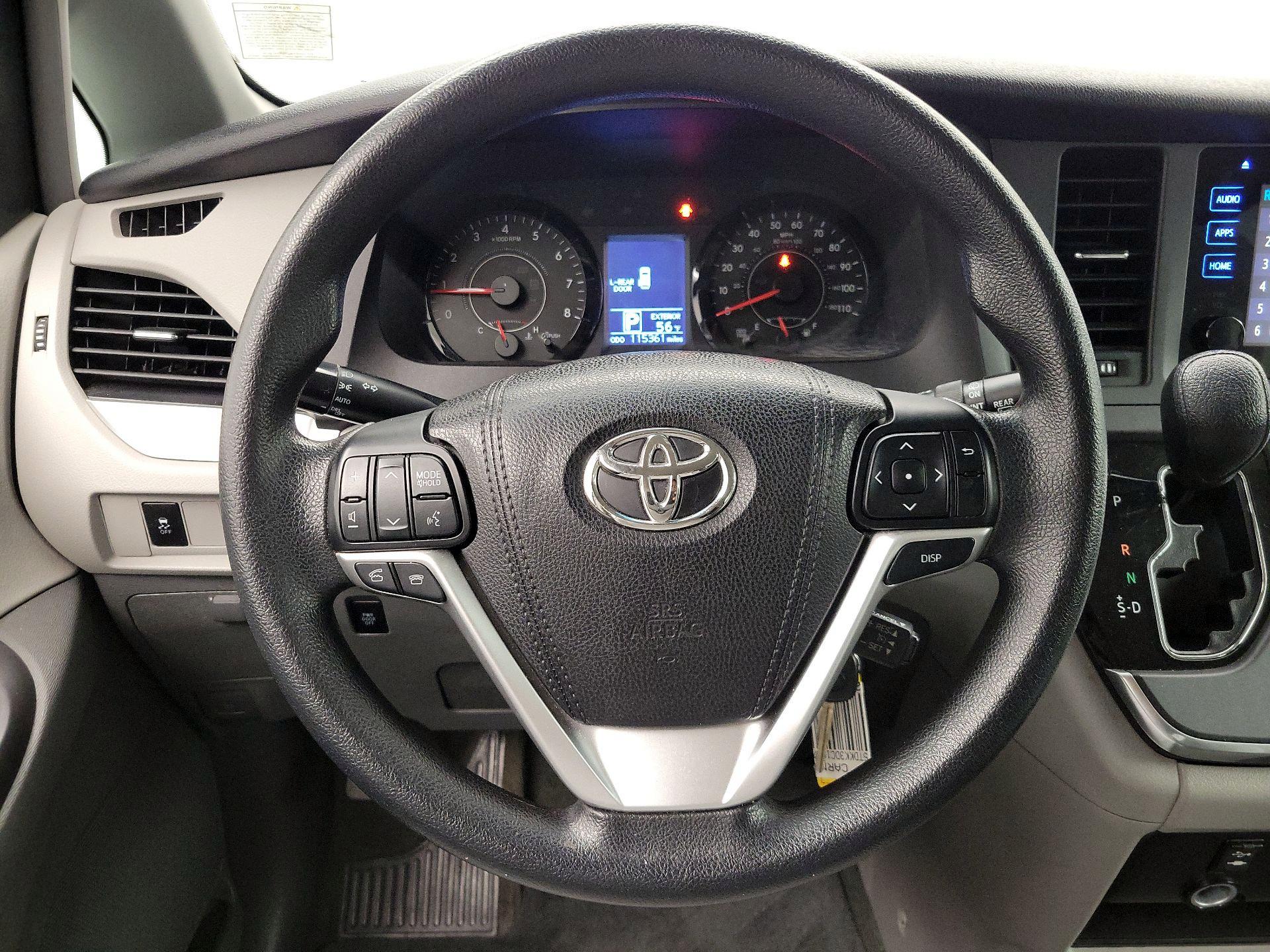 Thumbnail: 2016 Toyota Sienna - 10