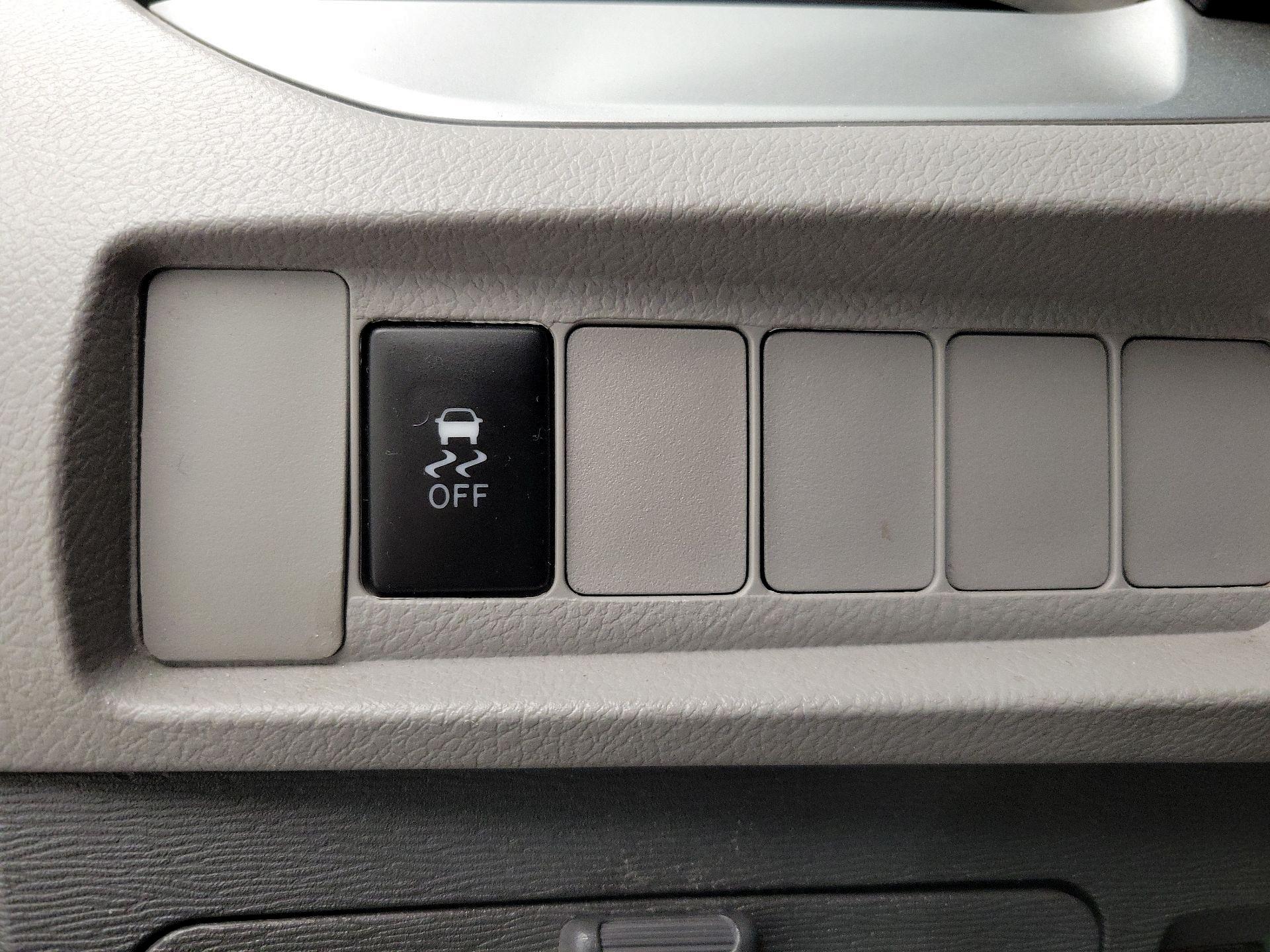 Thumbnail: 2016 Toyota Sienna - 13